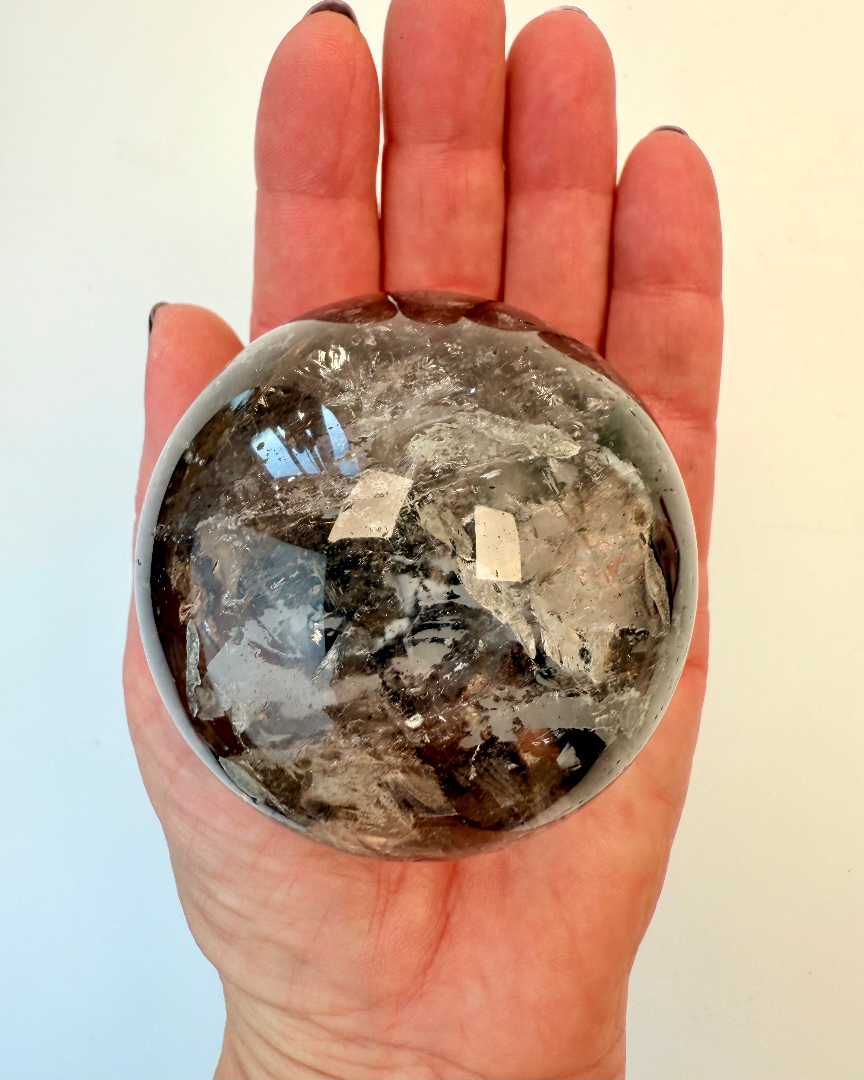 KRYSTALKUGLENS HEMMELIGHEDER - UNIKA