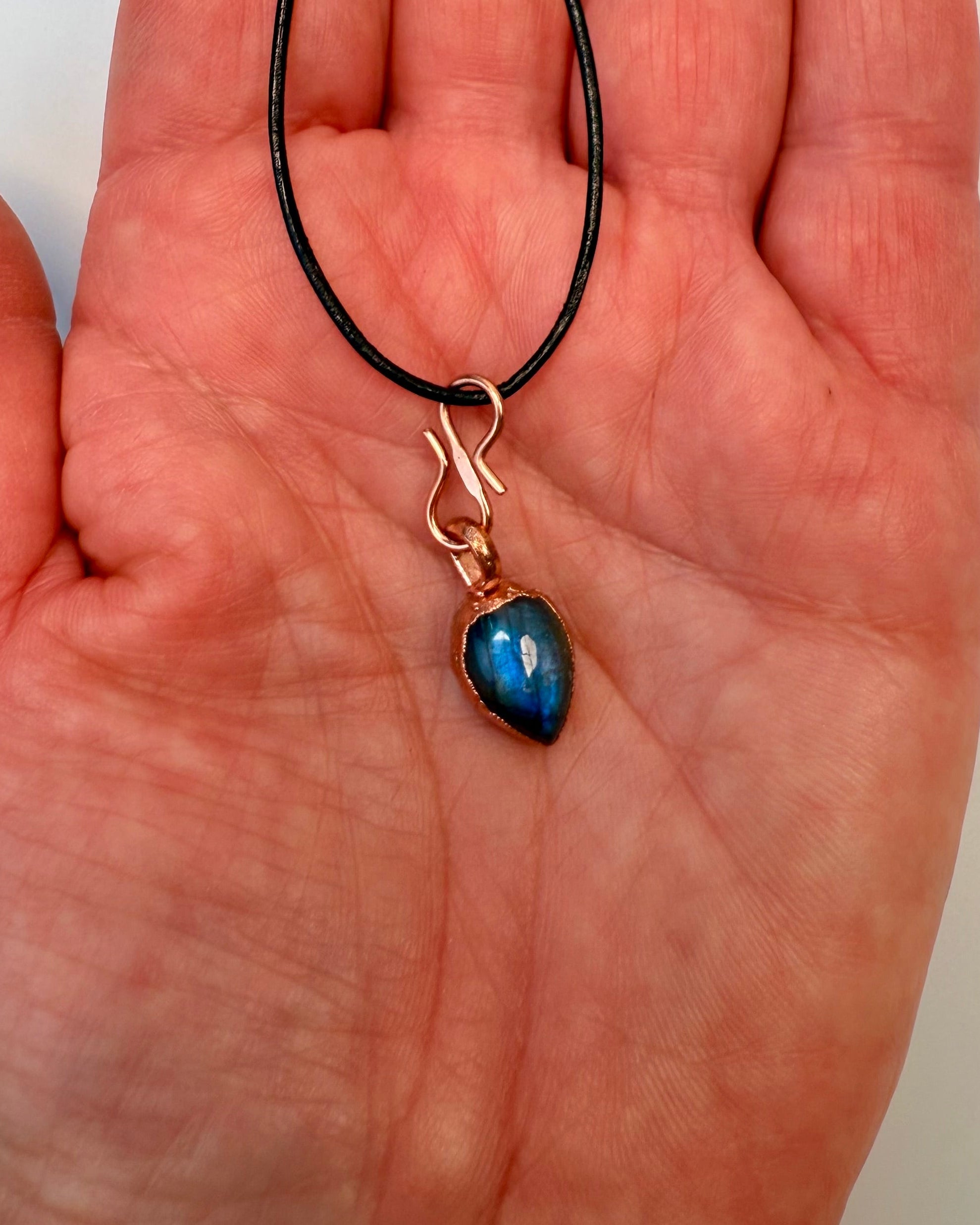 HJERTET HUSKER - AMULET - UNIKA