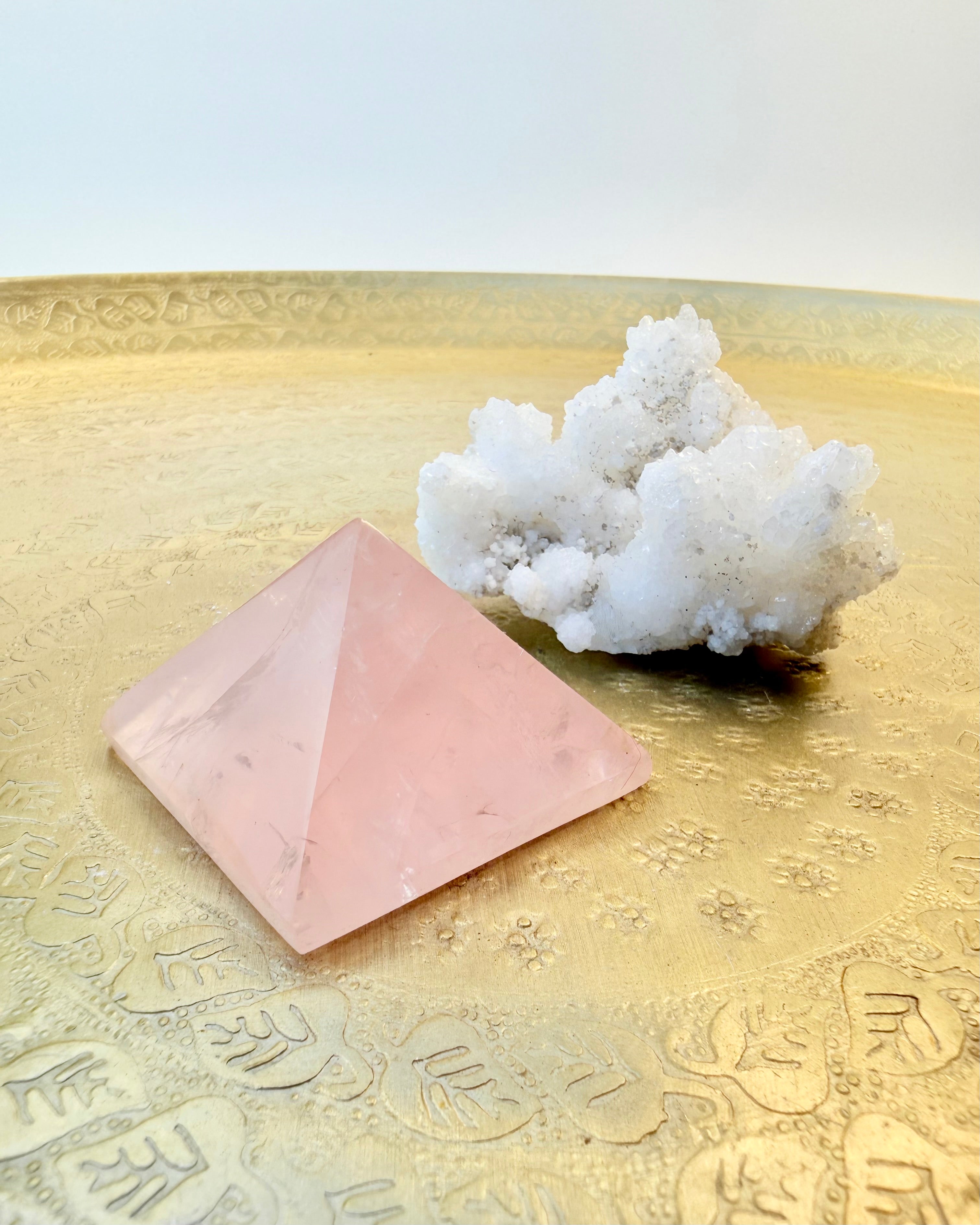 SHOWS YOU THE WAY - PAR - UNIKA