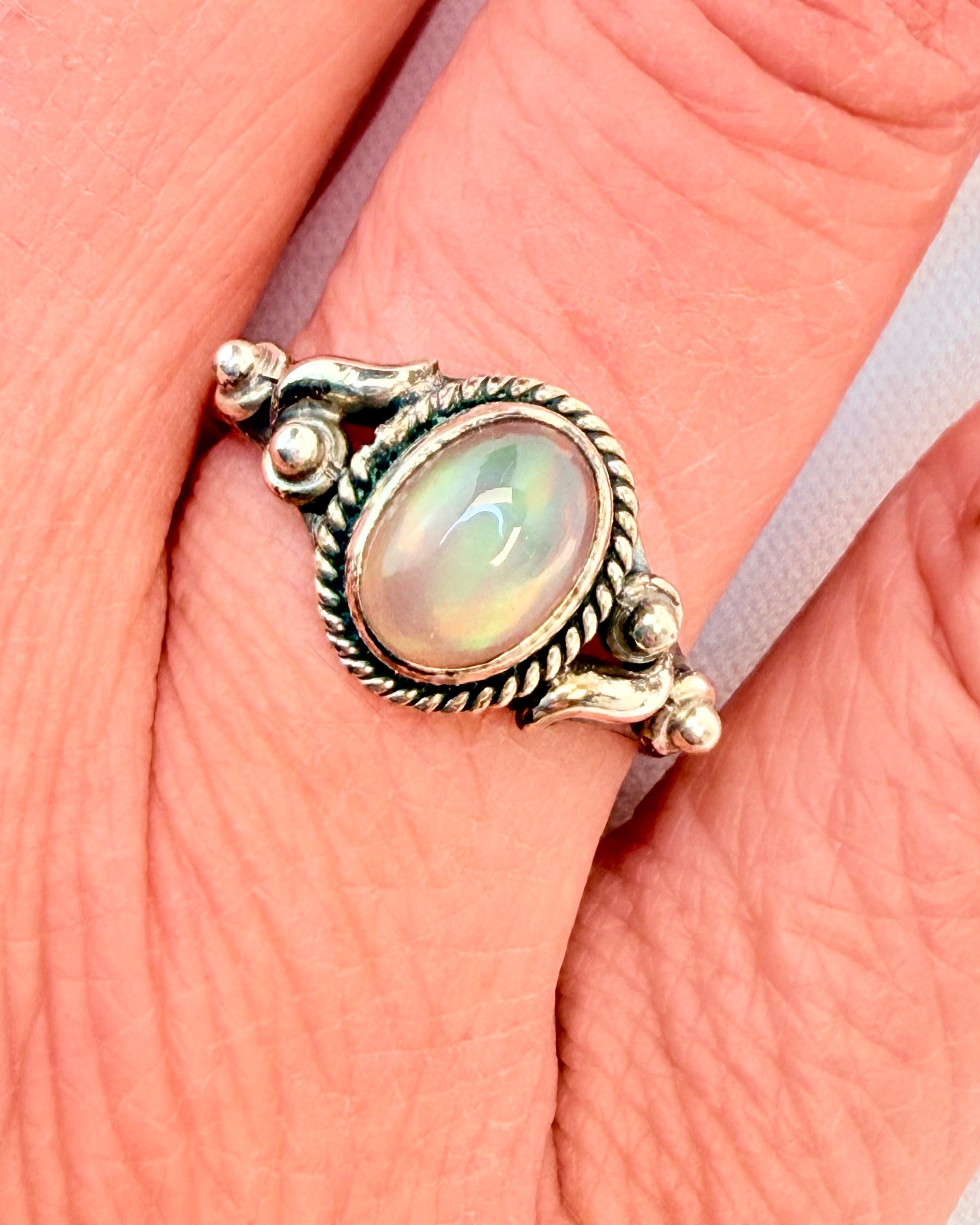TIDLØS BALANCE - RING - UNIKA
