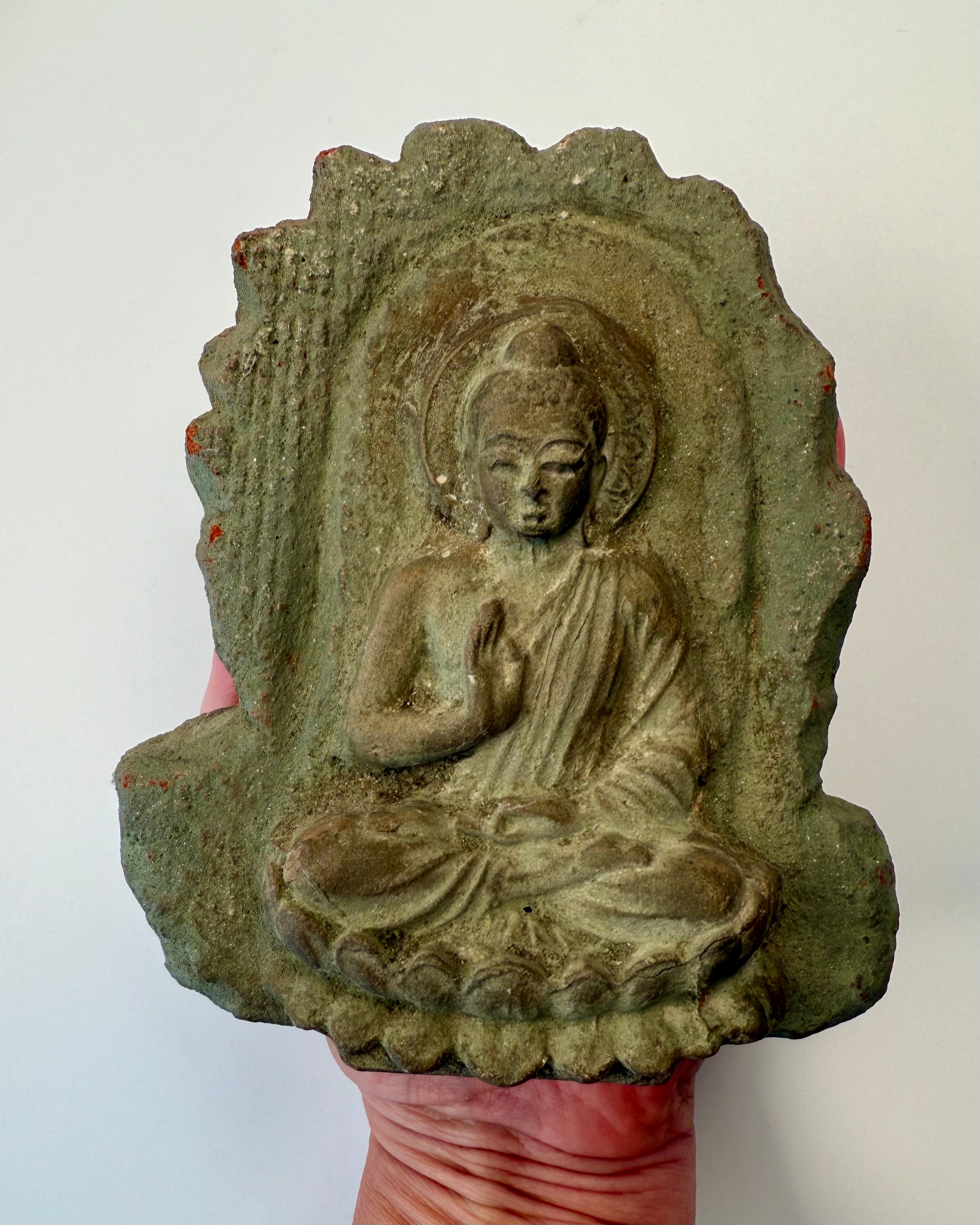 LØFTER DIN ENERGI I STILHED - BUDDHA - UNIKA