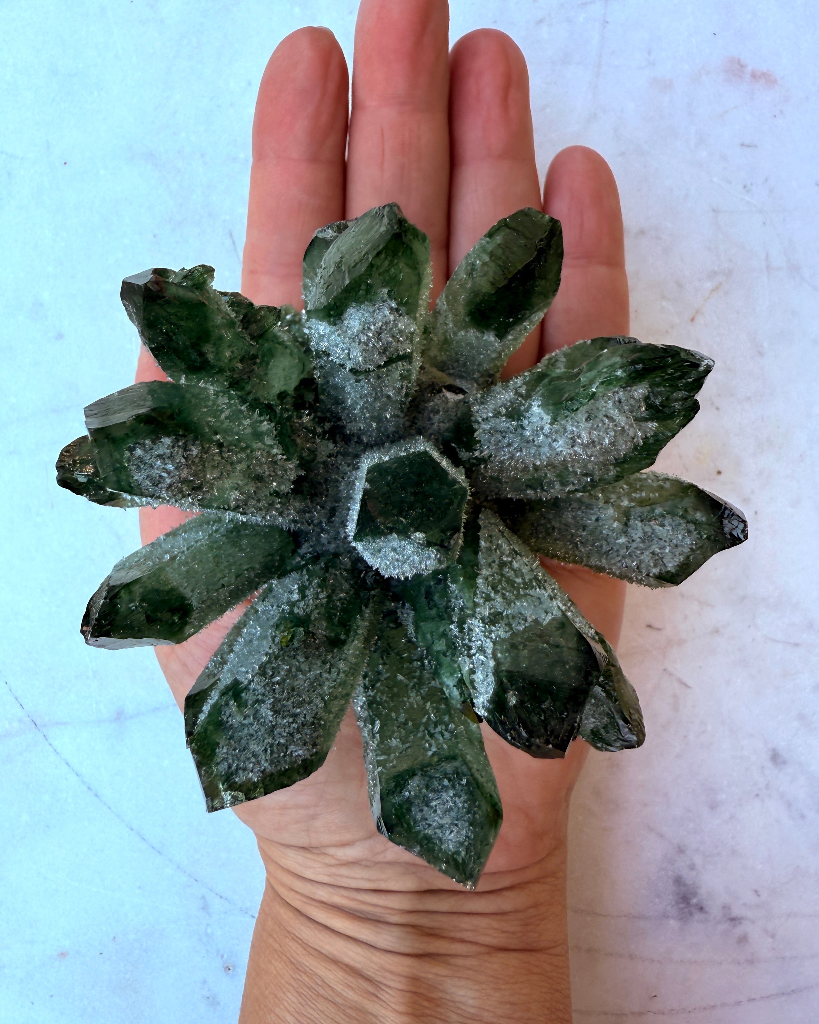 KRAFTKILDE OG STJERNESTØV - KRYSTAL