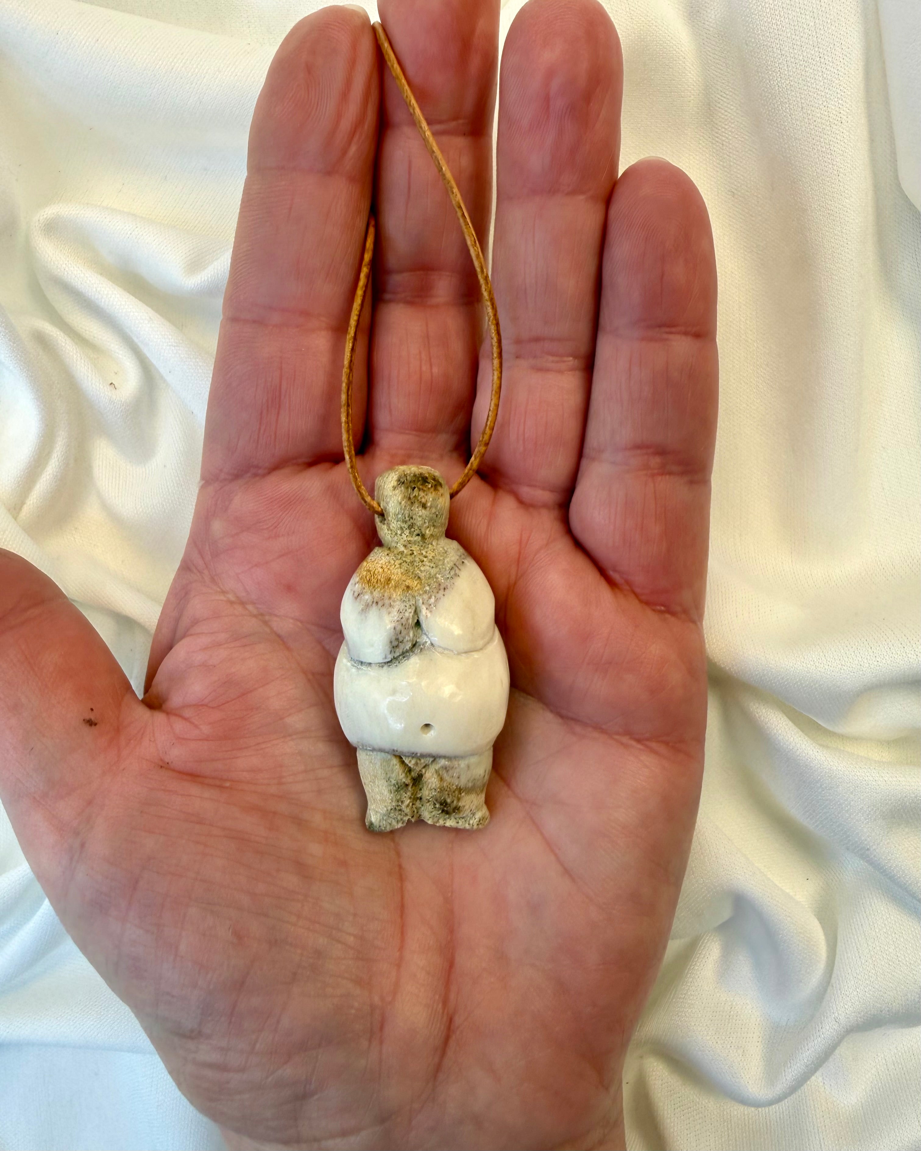 KVINDEKRAFT, FRUGTBARHED OG MODERSKAB - AMULET