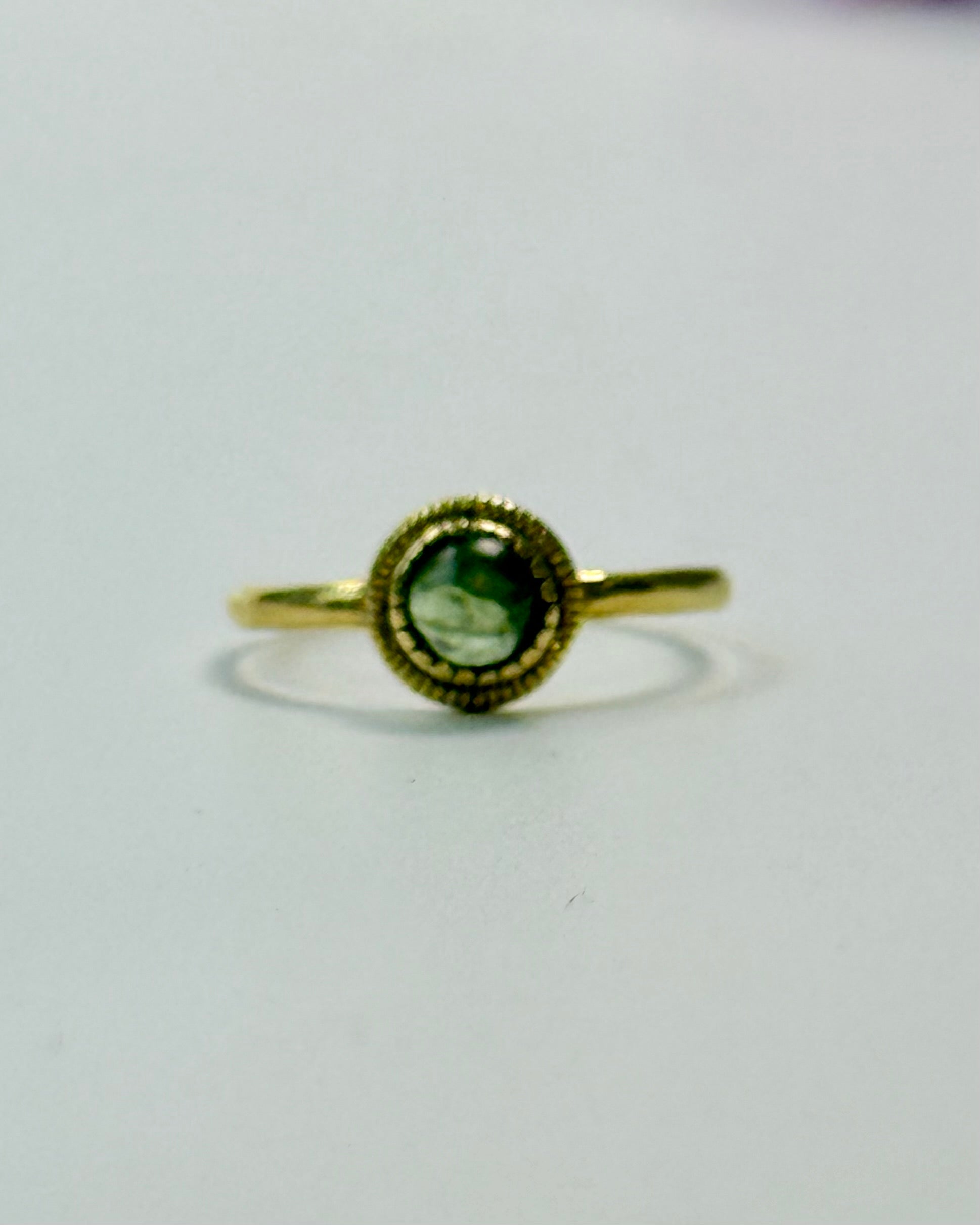 SMARAGDØJET - RING - UNIKA