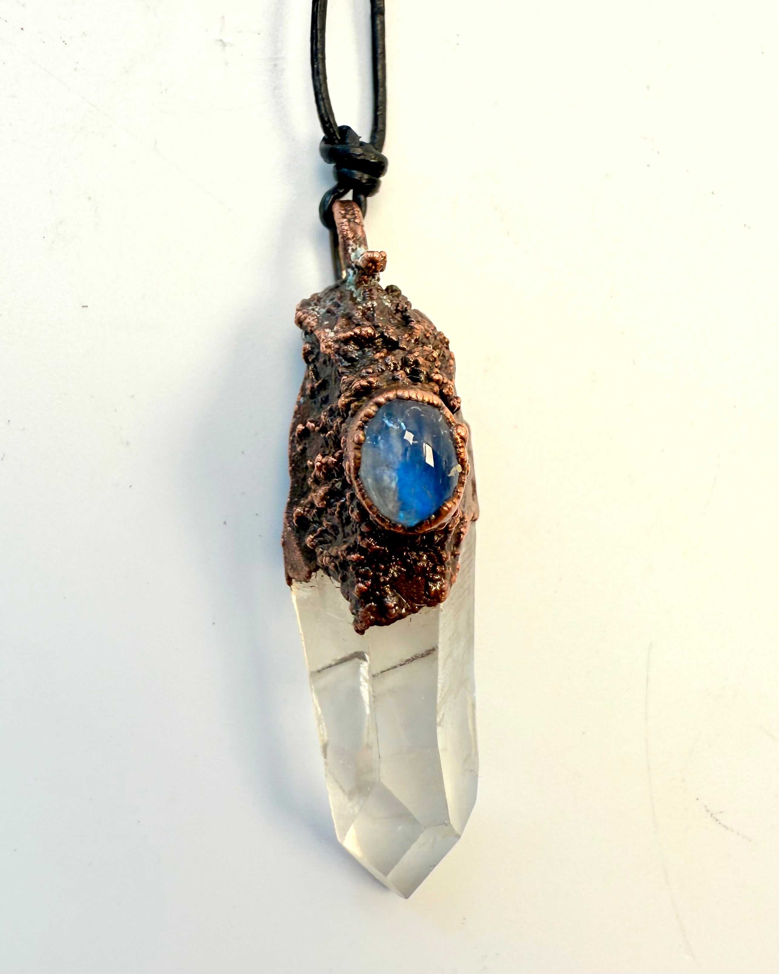 MAGIEN I DIT 3. ØJE - AMULET - UNIKA