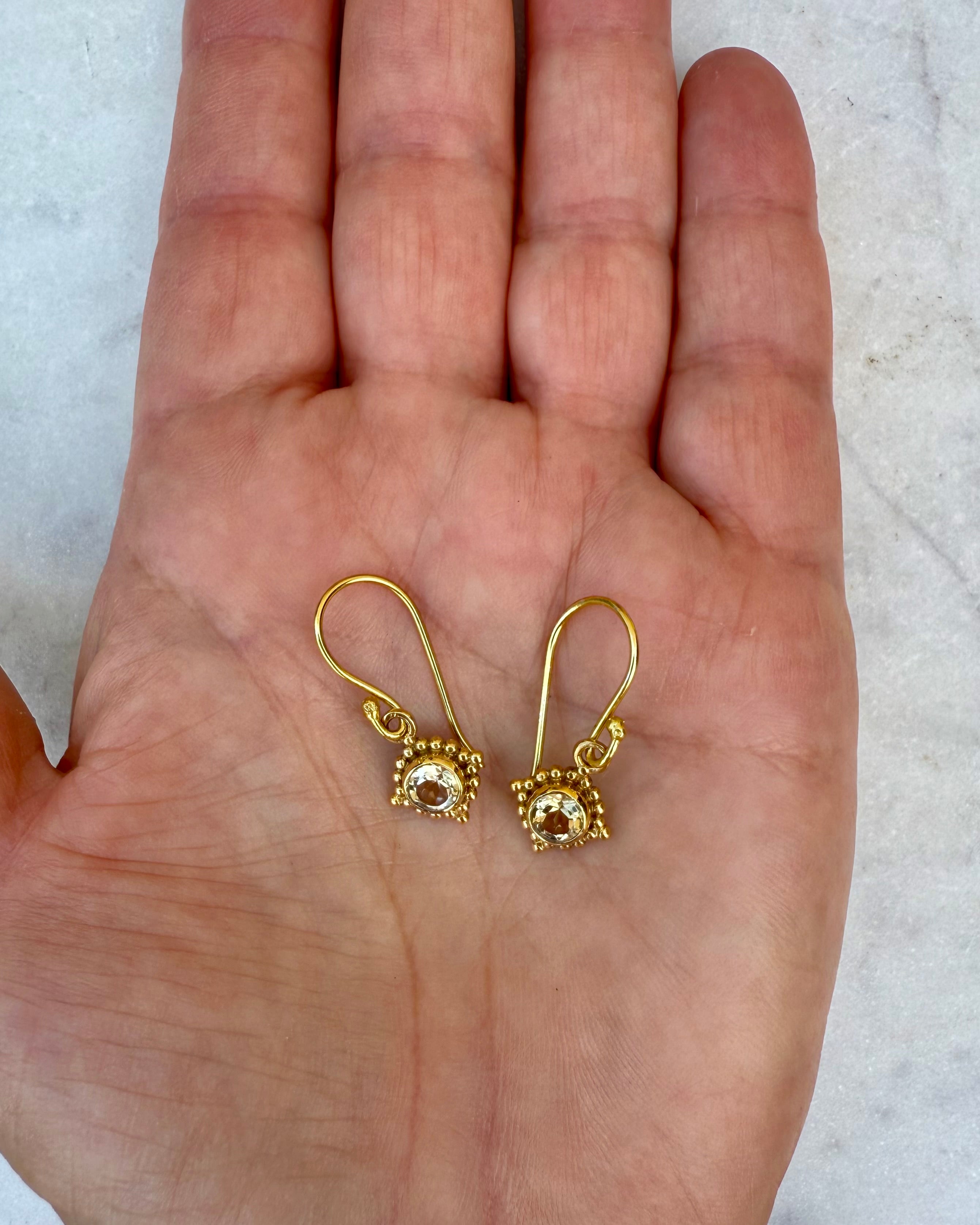 DIVINE CONNECTION - ØRERINGE