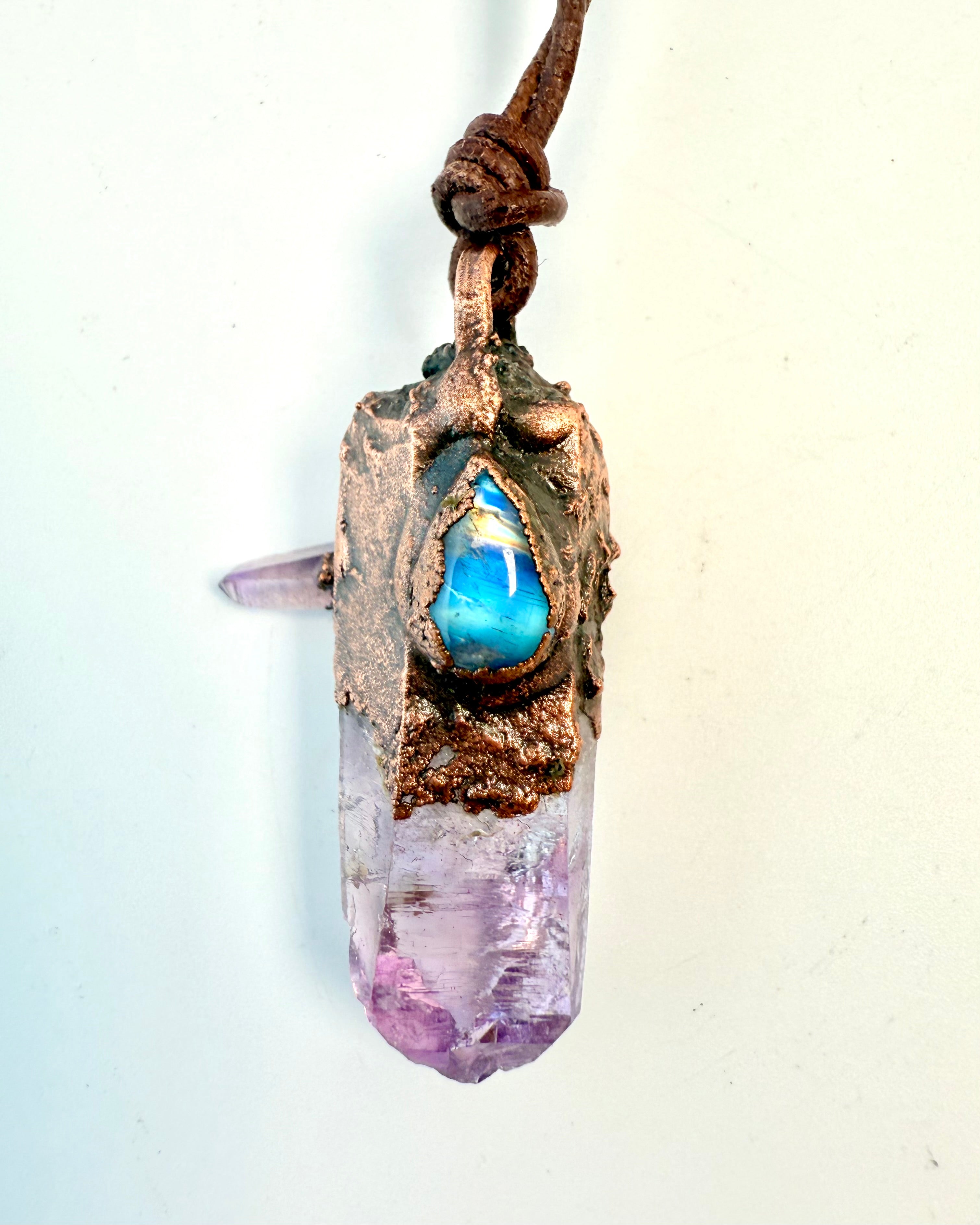 VEJEN TIL DET USKREVNE - AMULET - UNIKA