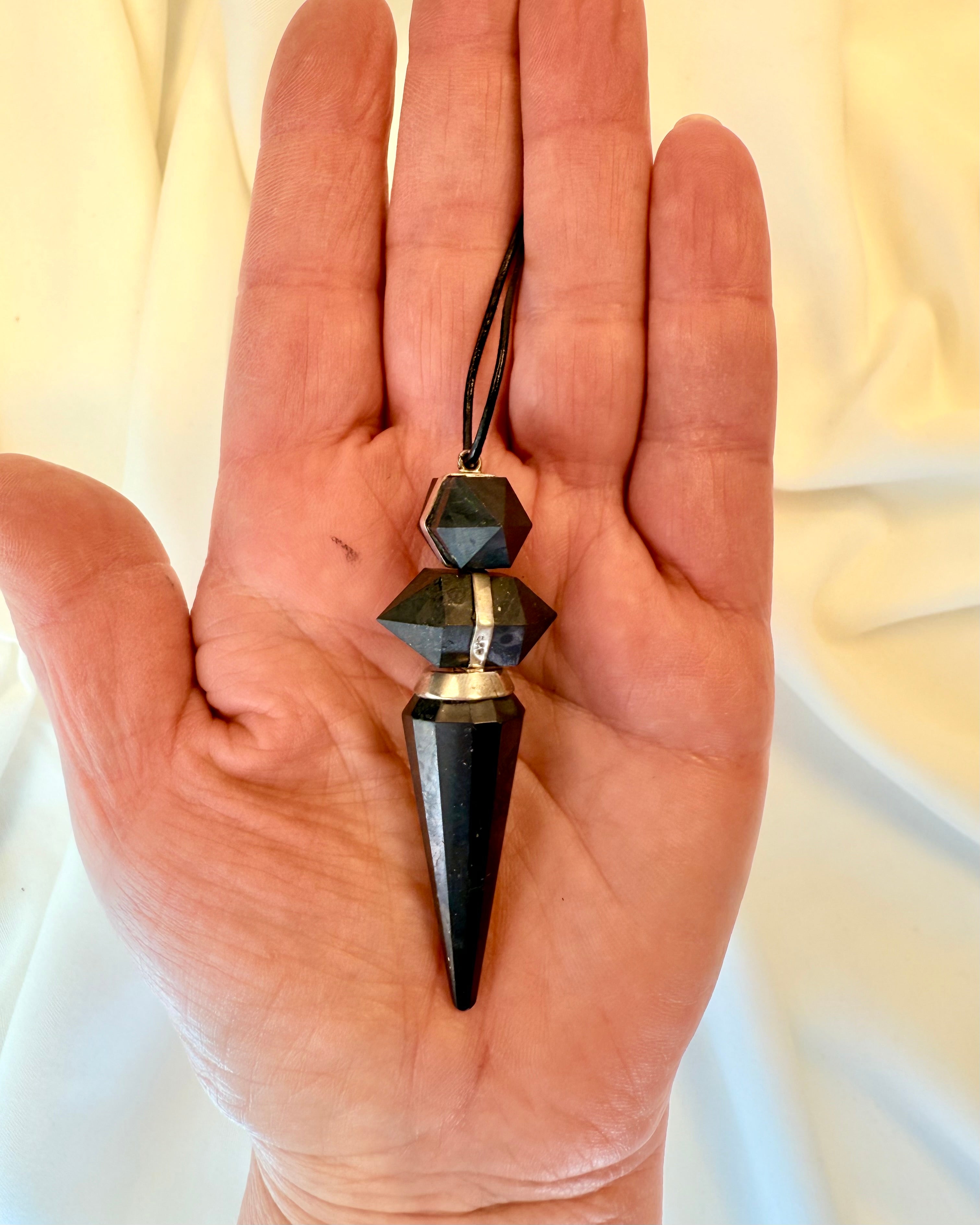 FORSONING MED DIG SELV - AMULET - UNIKA