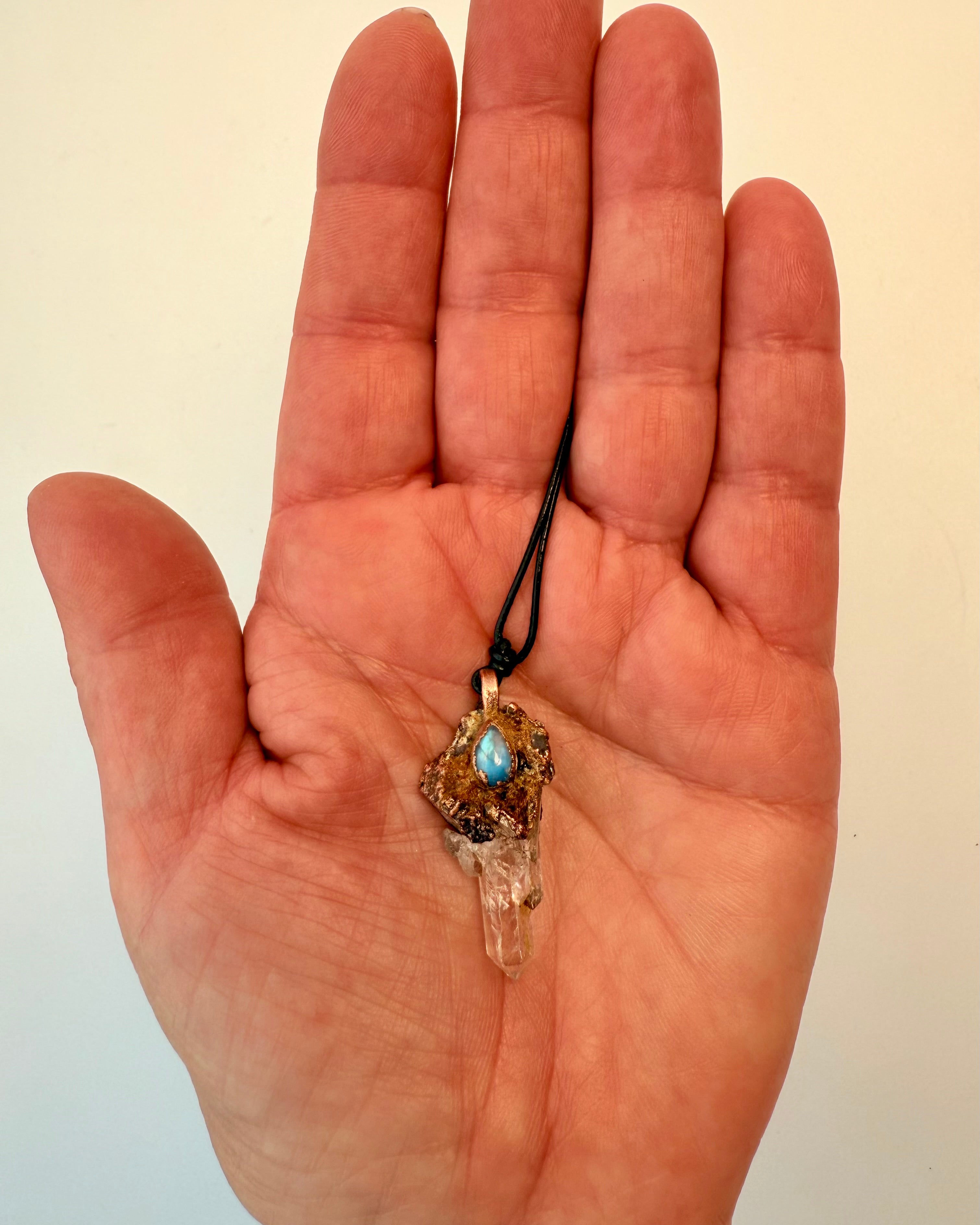 THE CLEAR CHANNEL - AMULET - UNIKA