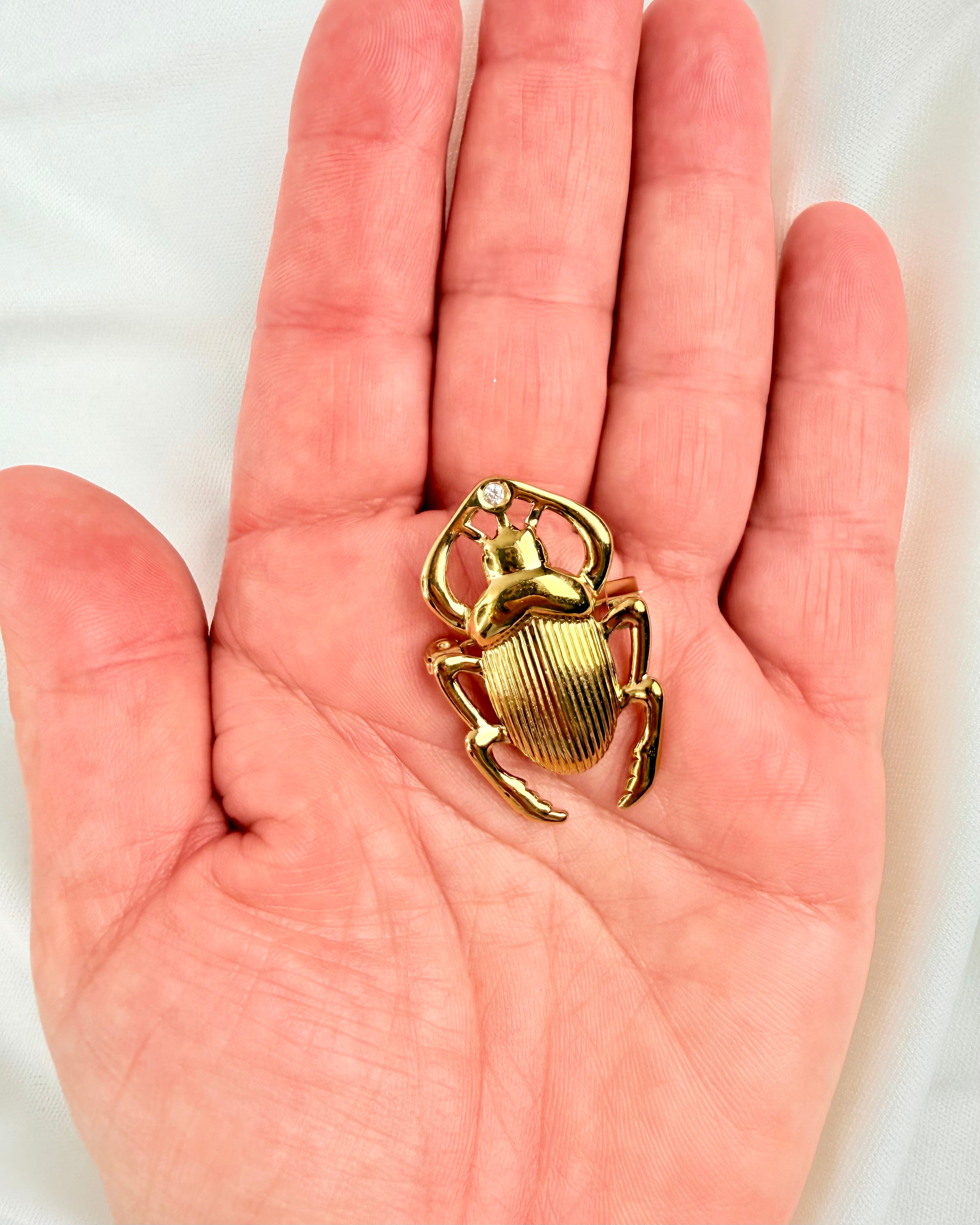 DAGLIG GENFØDSEL - BROCHE