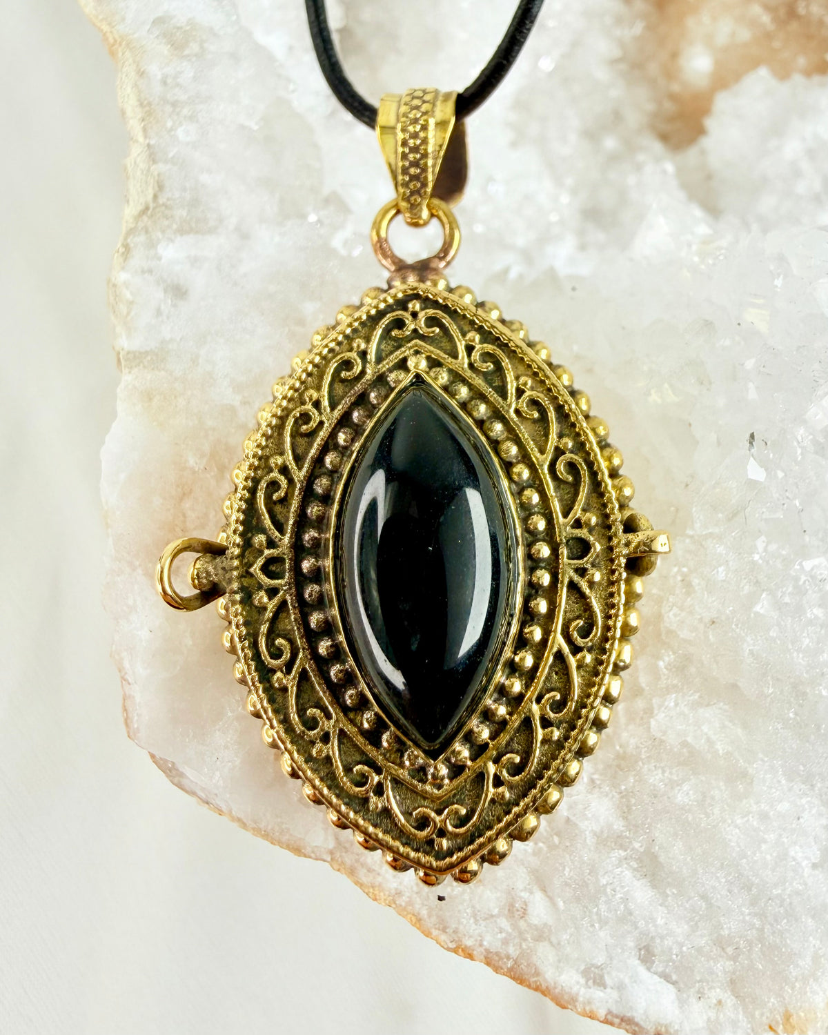 BESTILLING TIL UNIVERSET - AMULET - UNIKA