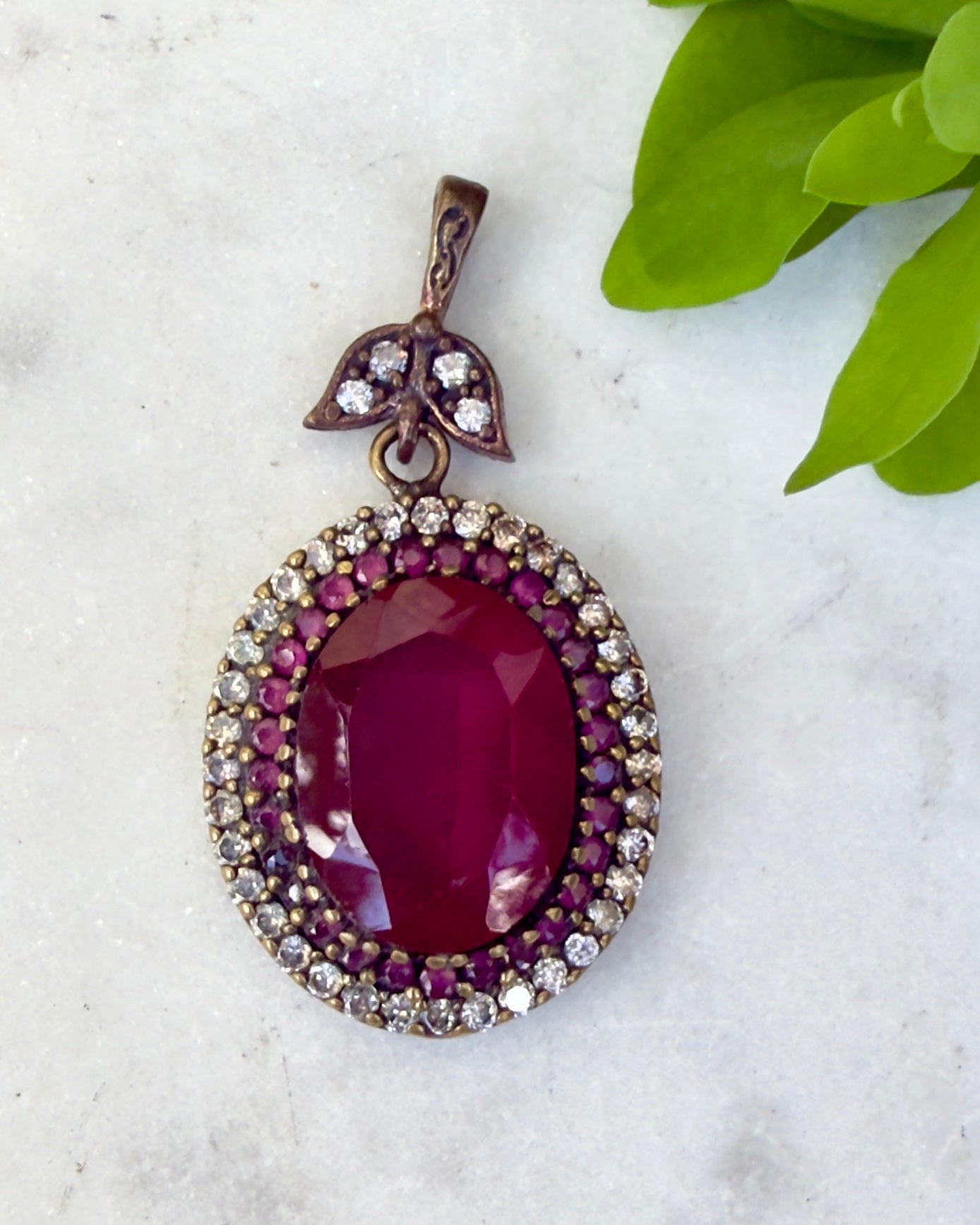 HERE I AM - KRYSTALVEDHÆNG - UNIKA