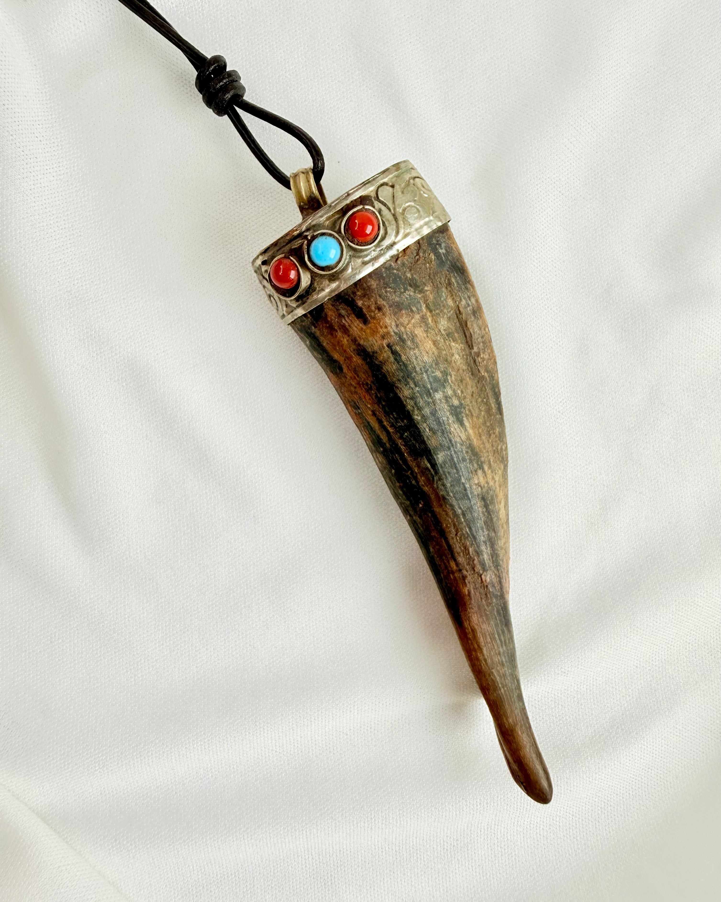 VÆK DINE INSTINKTER - AMULET - UNIKA