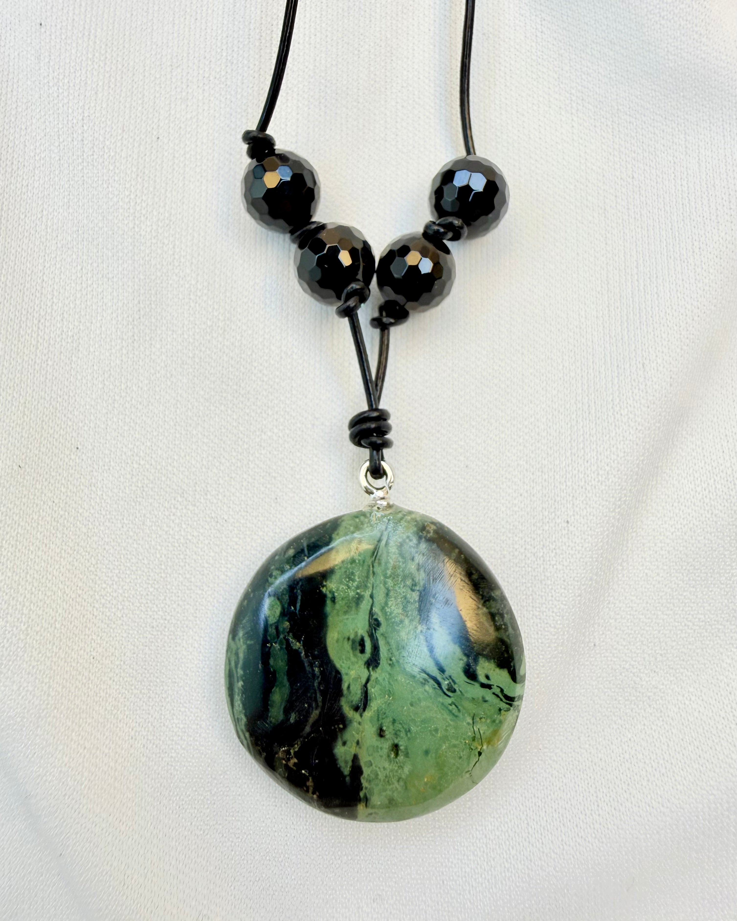 NATTENS SJÆLEREJSE - AMULET - UNIKA