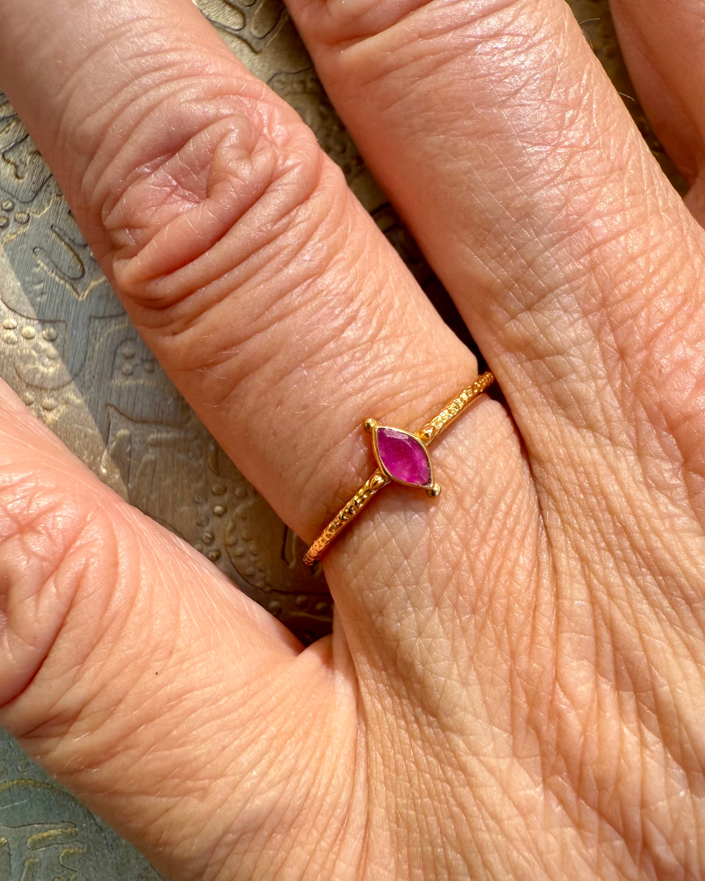 RYST FORVENTNINGERNE VÆK - RING - UNIKA