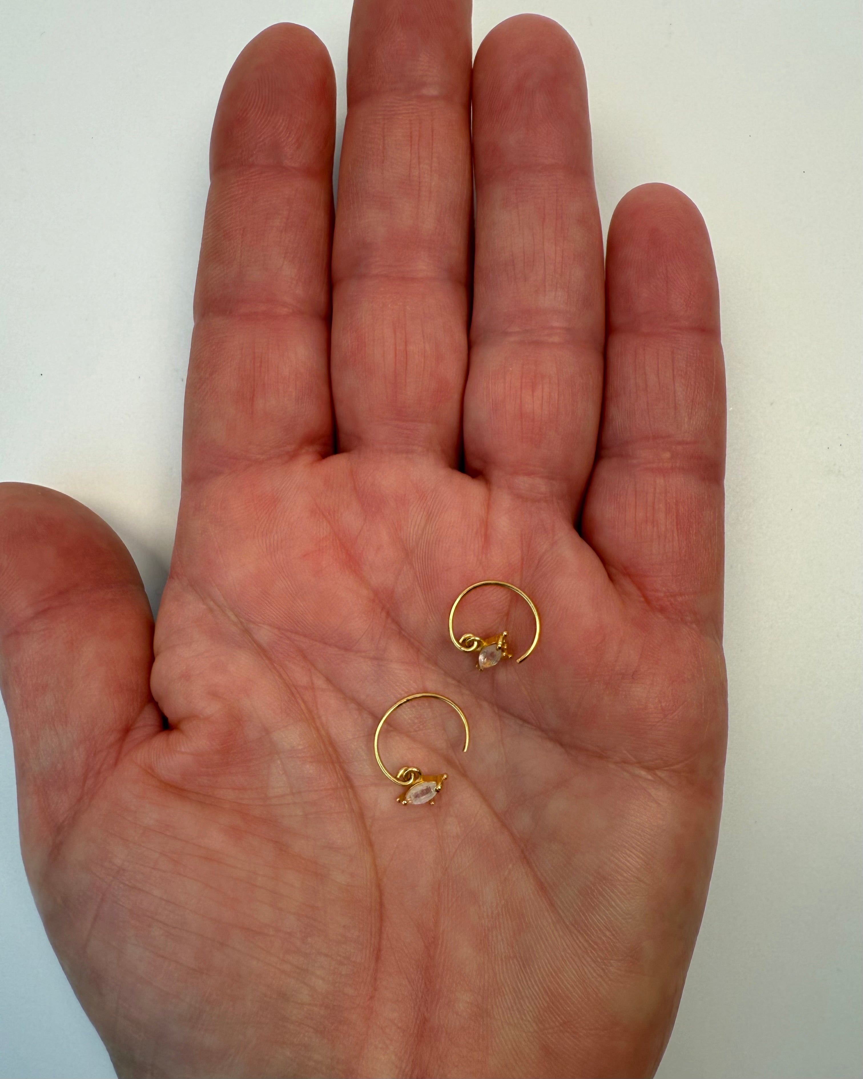 LYSENDE 3. ØJE - ØRERINGE - UNIKA