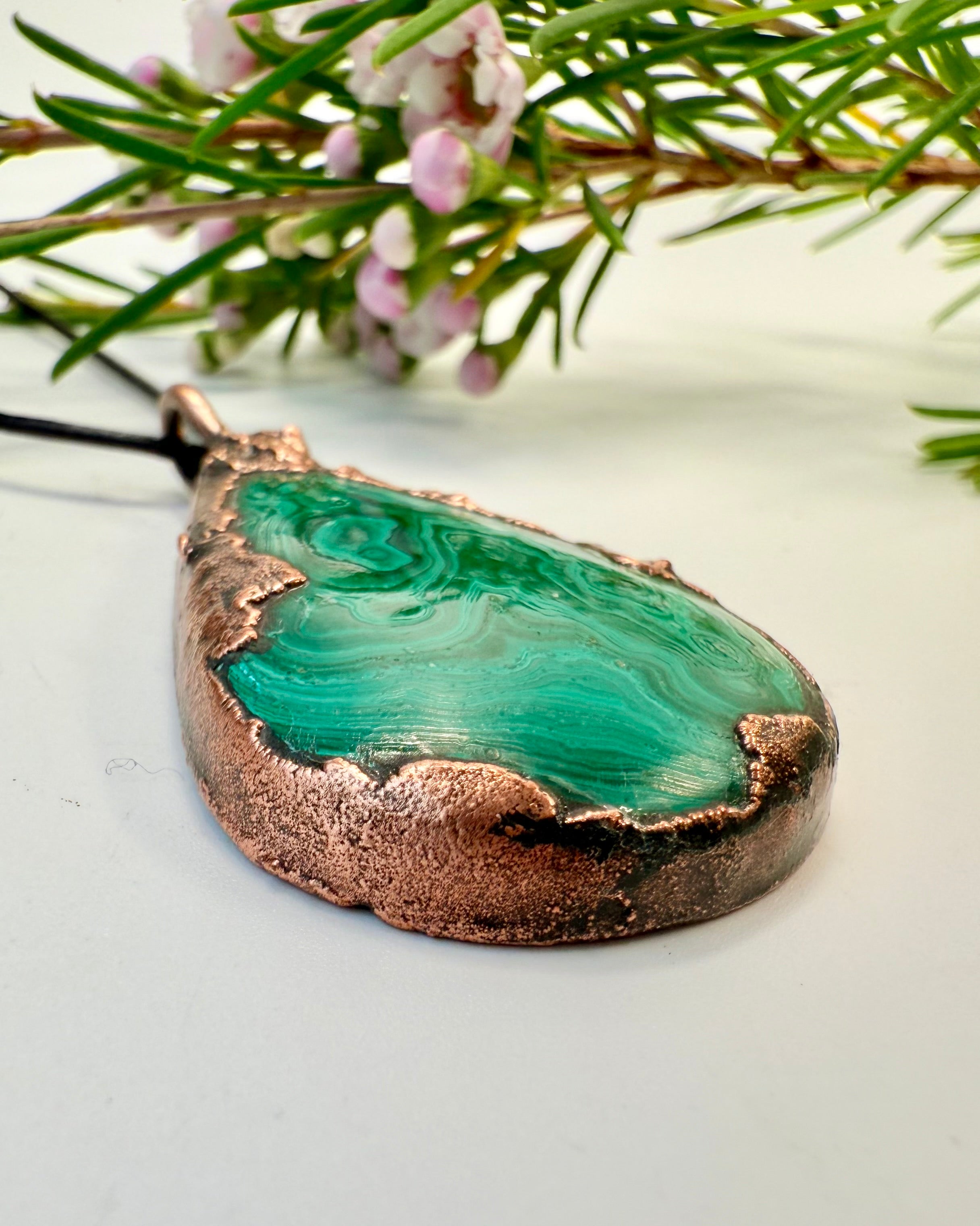 RÅ ENERGI VENDER HJEM I DIN KROP - AMULET - UNIKA