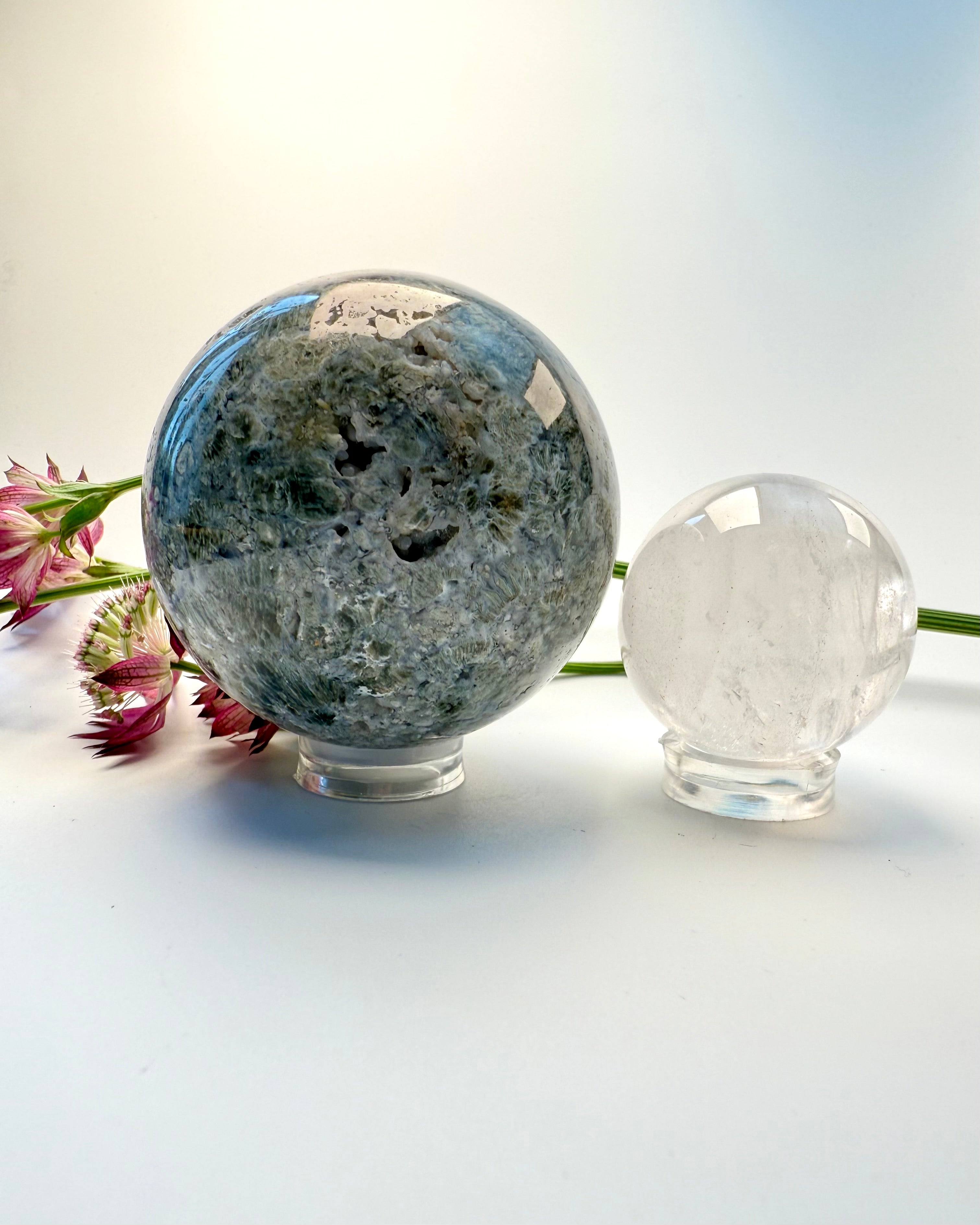 SKYGGEARBEJDE OG KLARSYN - KRYSTALKUGLE - PAR - UNIKA