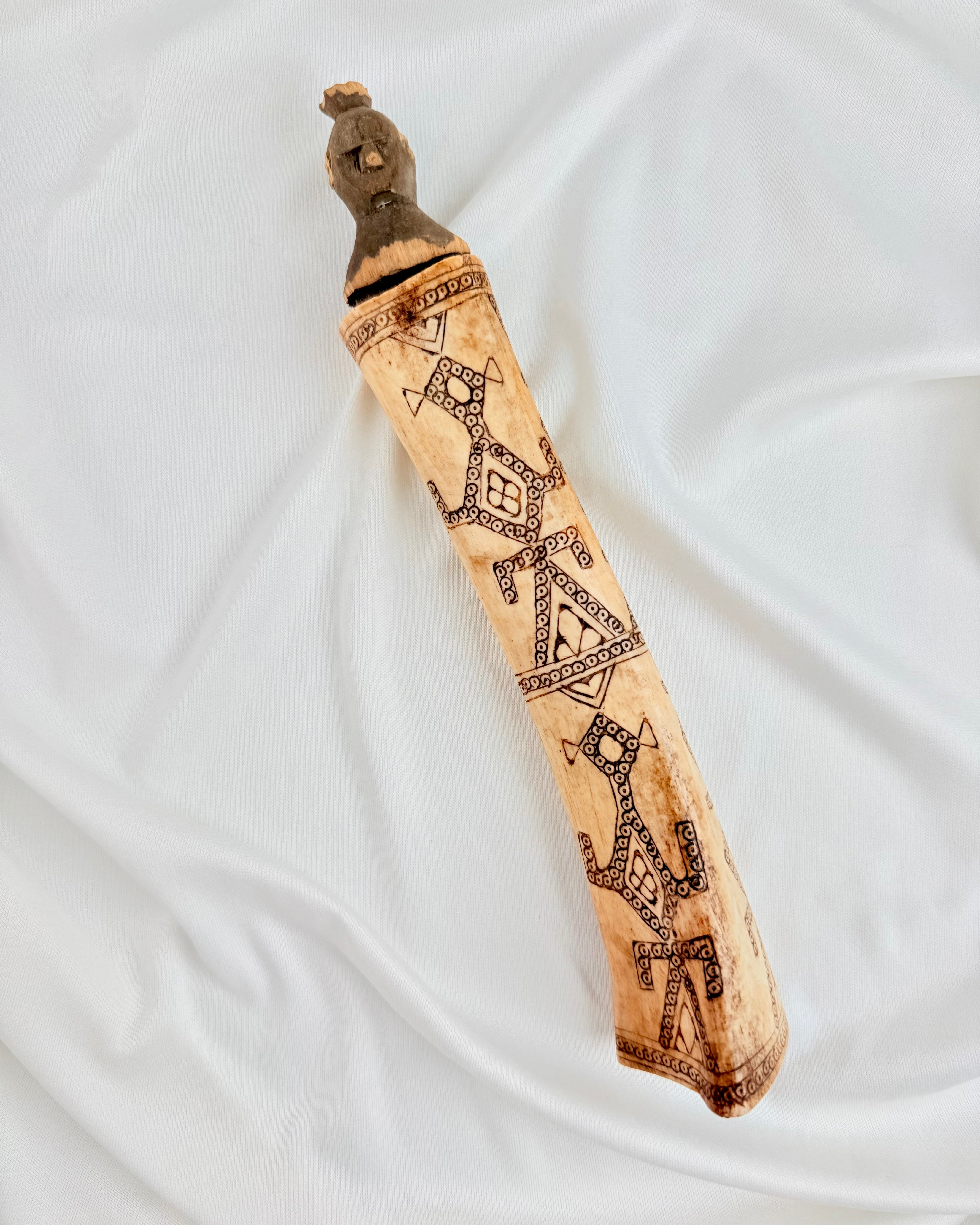 FORFÆDRENES VOGTER OG KILDE - MEDICINBEHOLDER - UNIKA