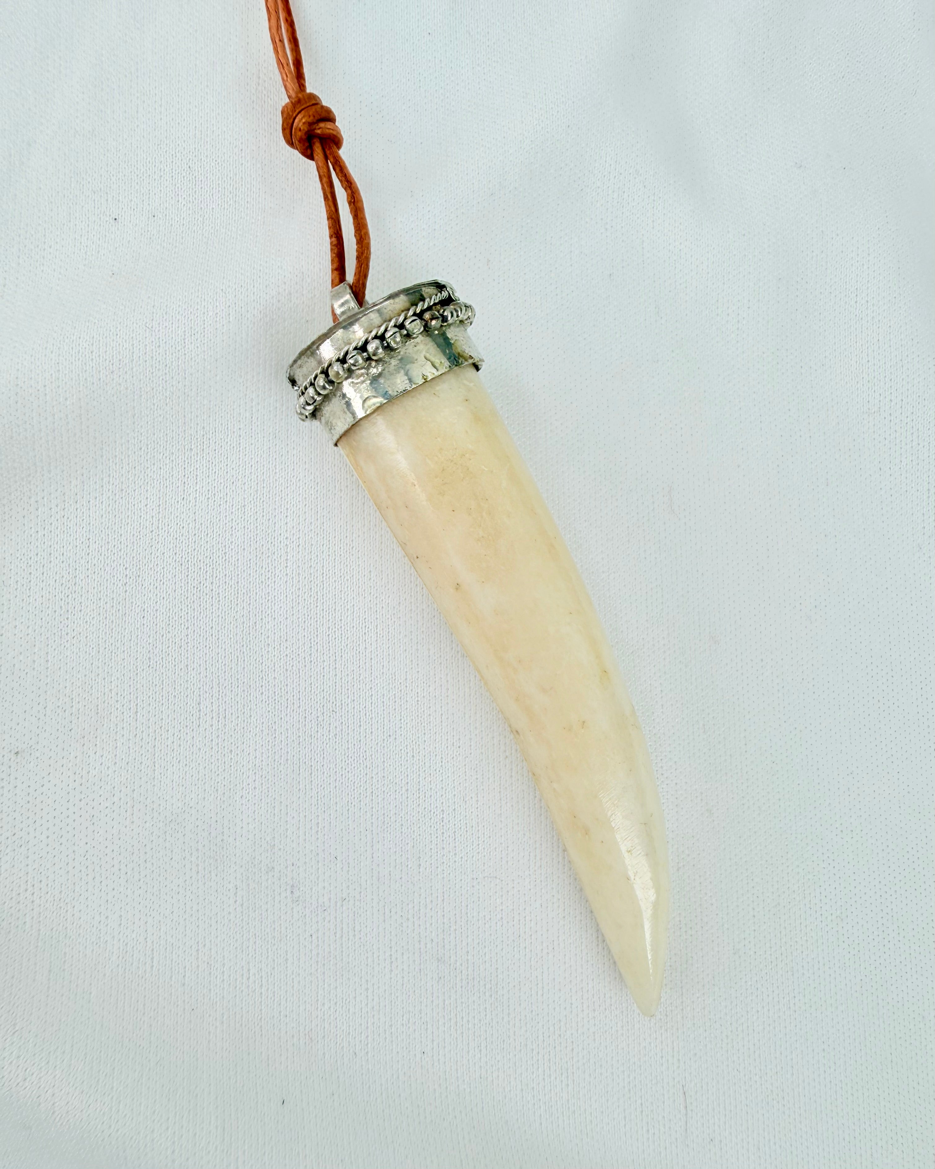 SLIP ILLUSIONER OG SE DEN SANDE VEJ - AMULET - UNIKA