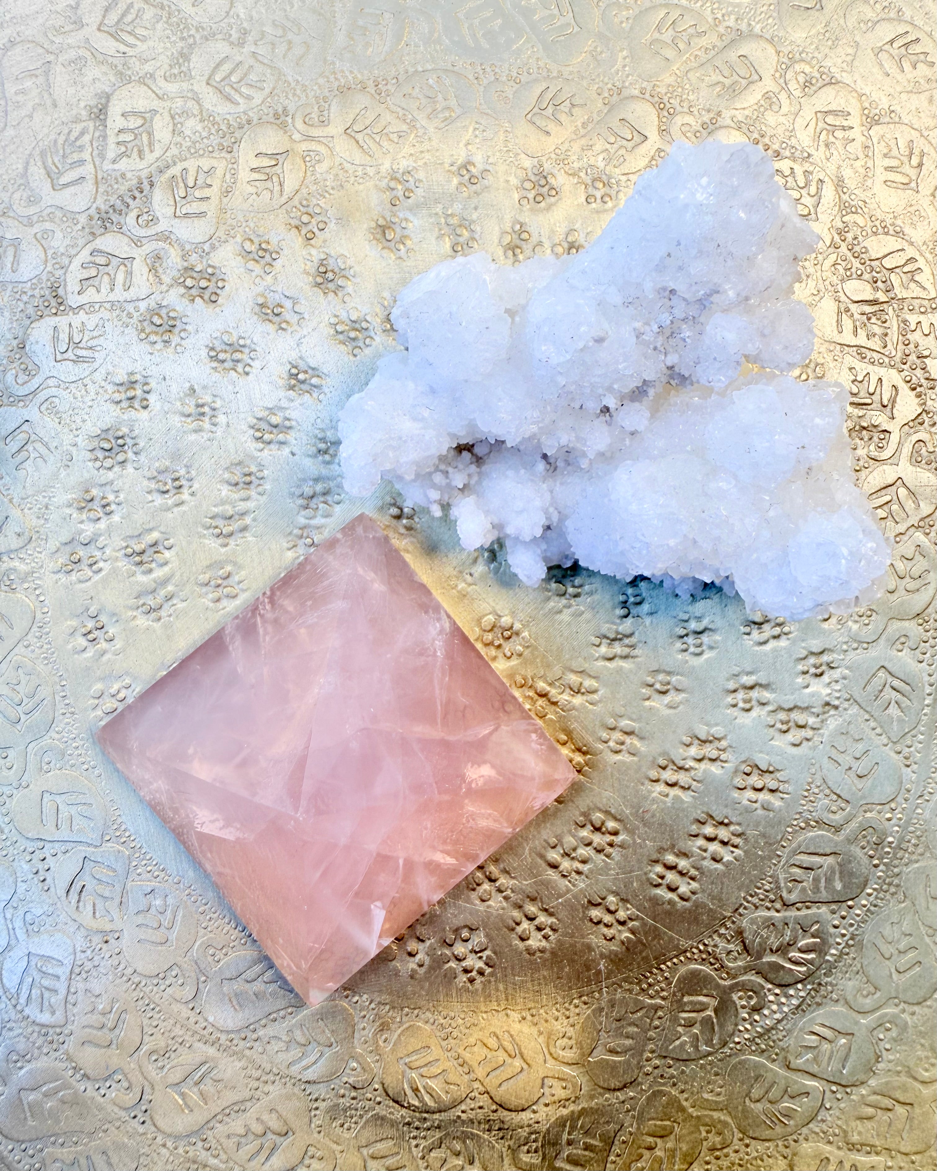 SHOWS YOU THE WAY - PAR - UNIKA