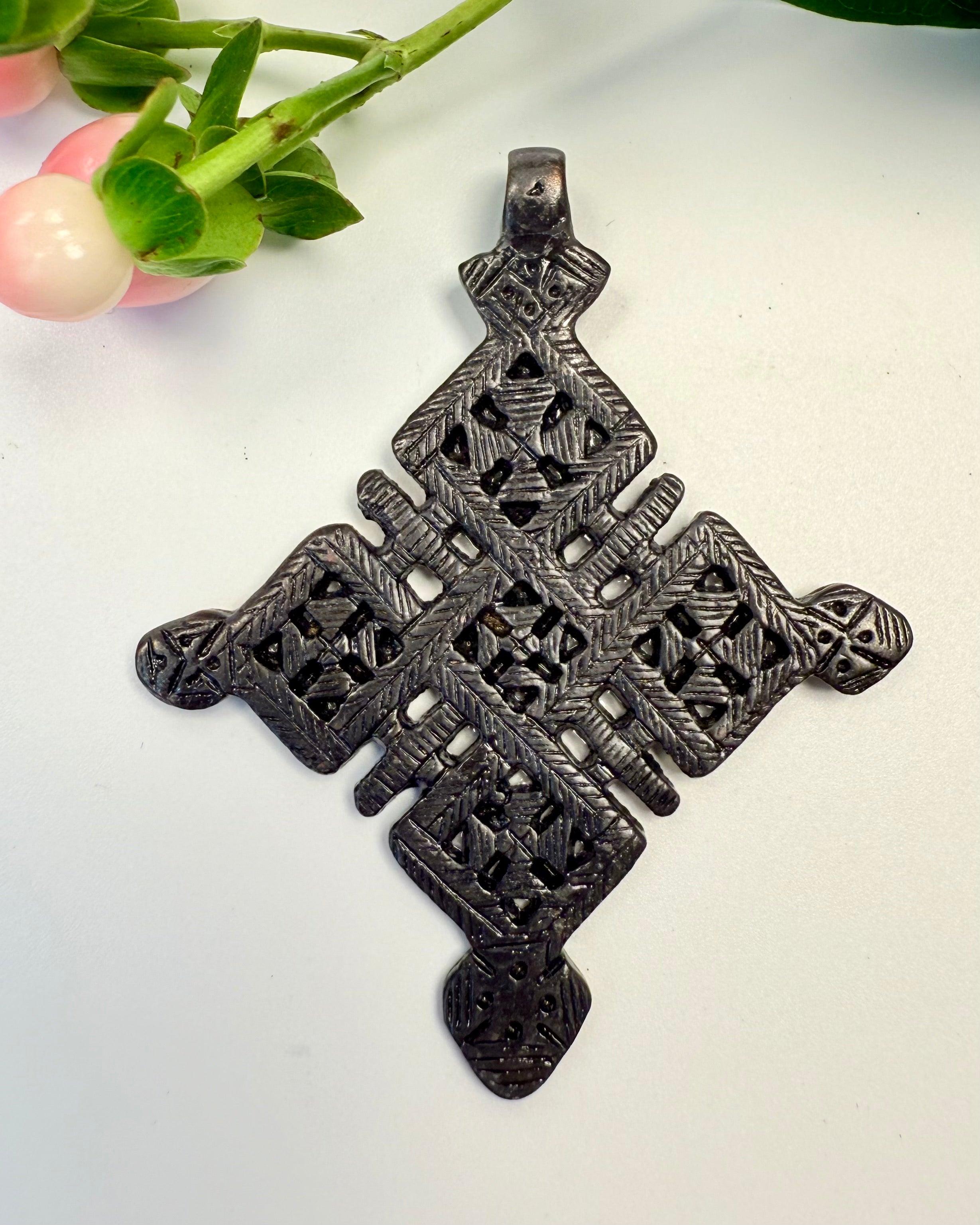 FORSEGLET OG FORENET - AMULET