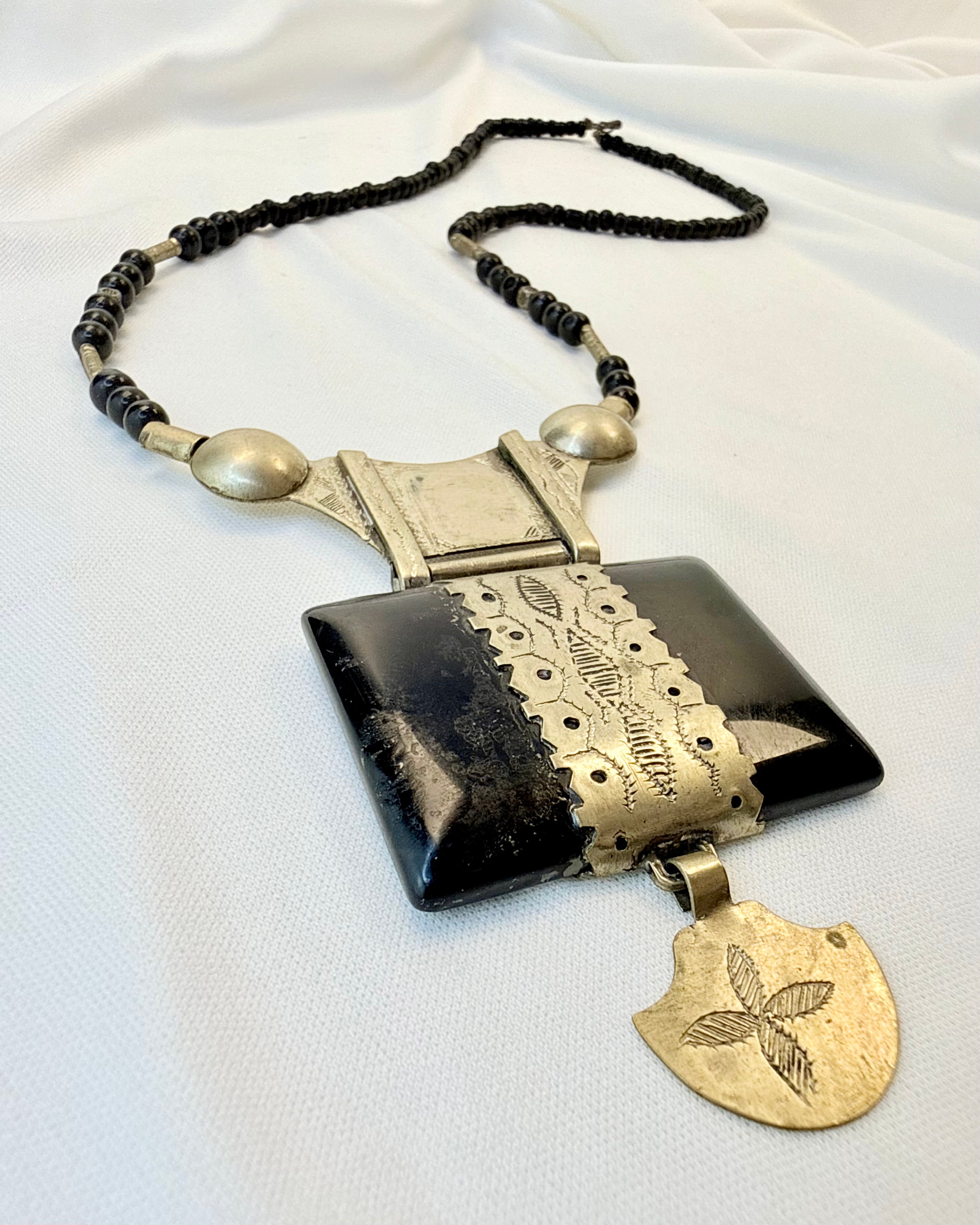 FIND DIN PLADS - AMULET - UNIKA