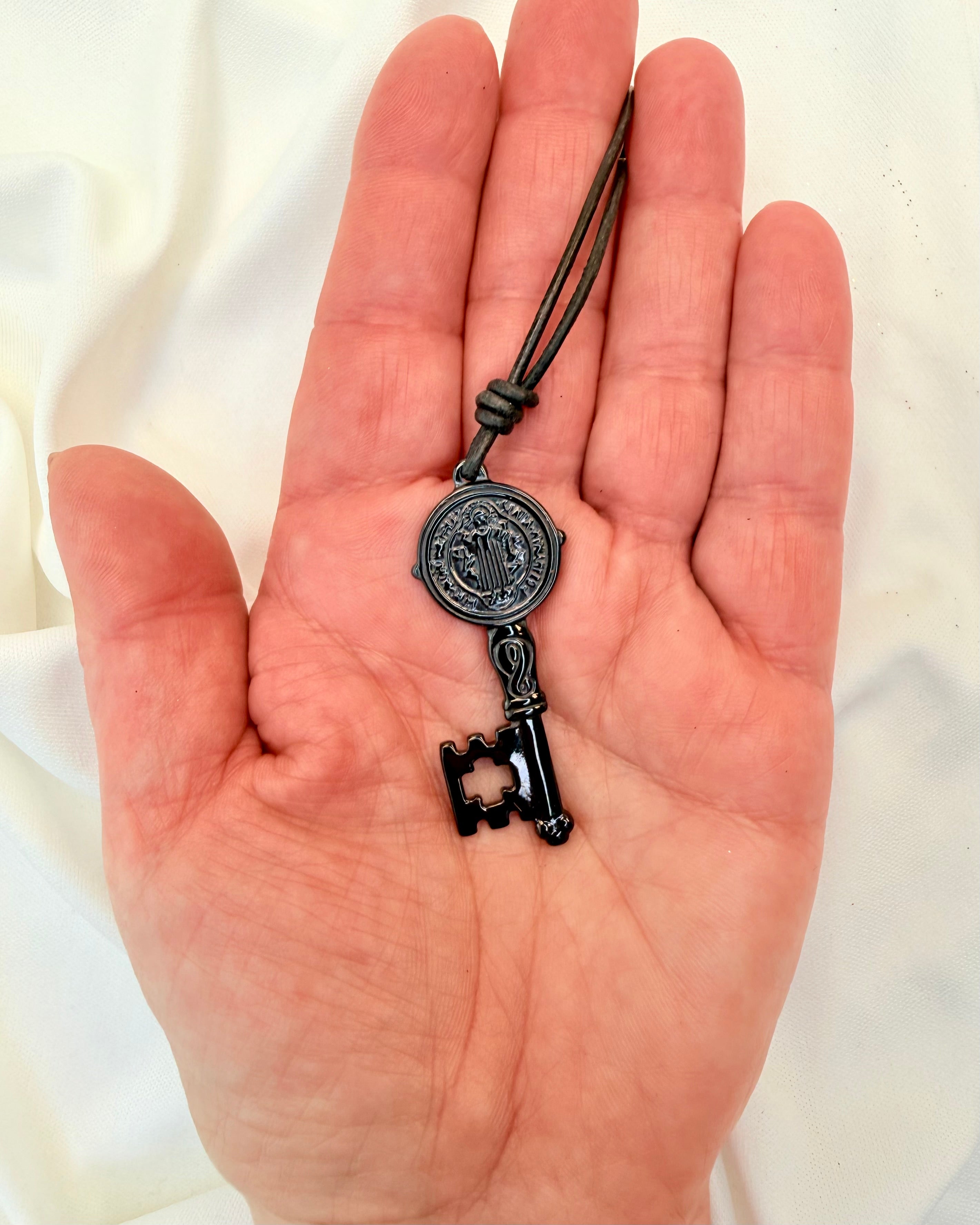 NØGLEN TIL SJÆLENS DØR - AMULET - UNIKA