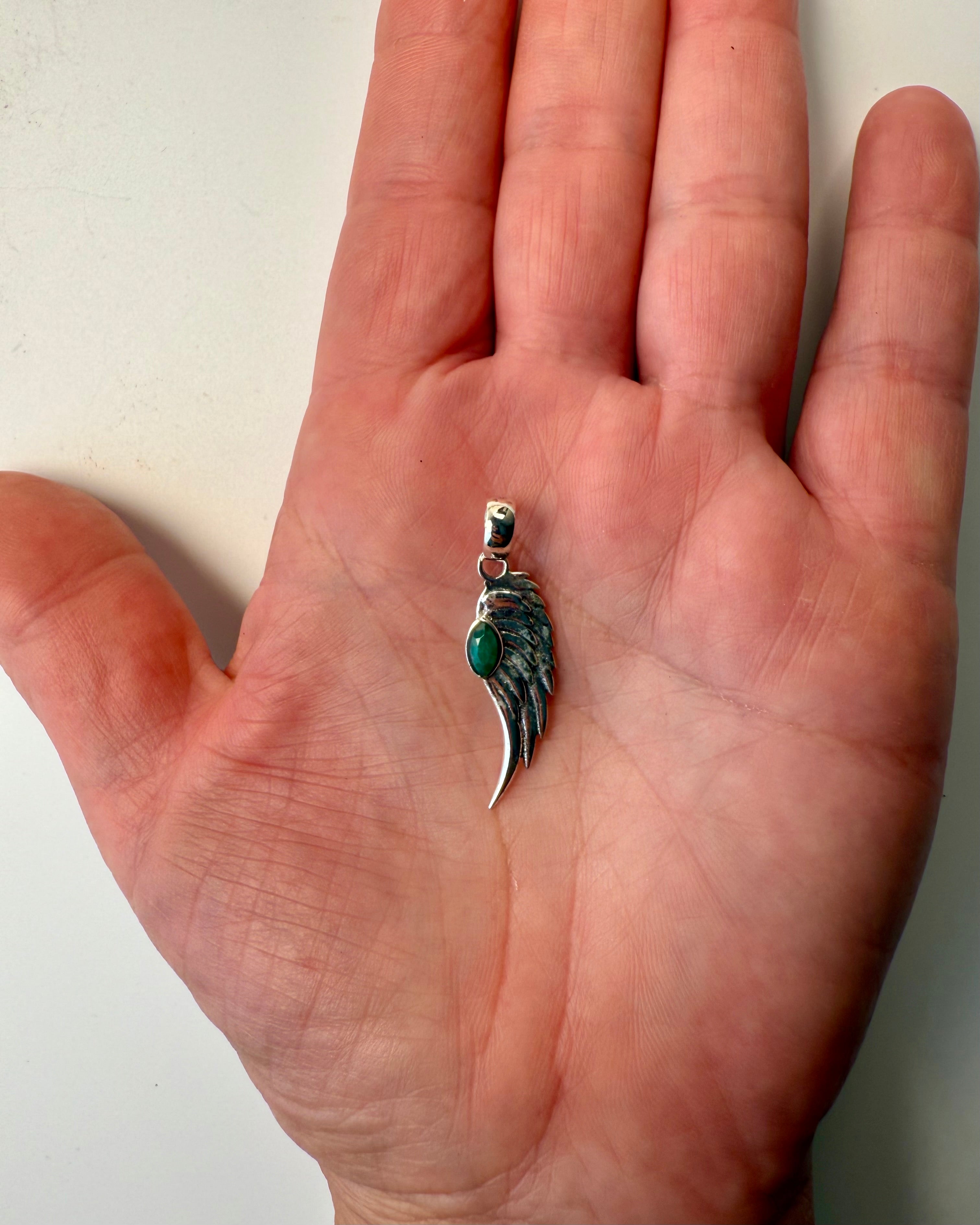 YOU ARE NEVER ALONE - VEDHÆNG - UNIKA