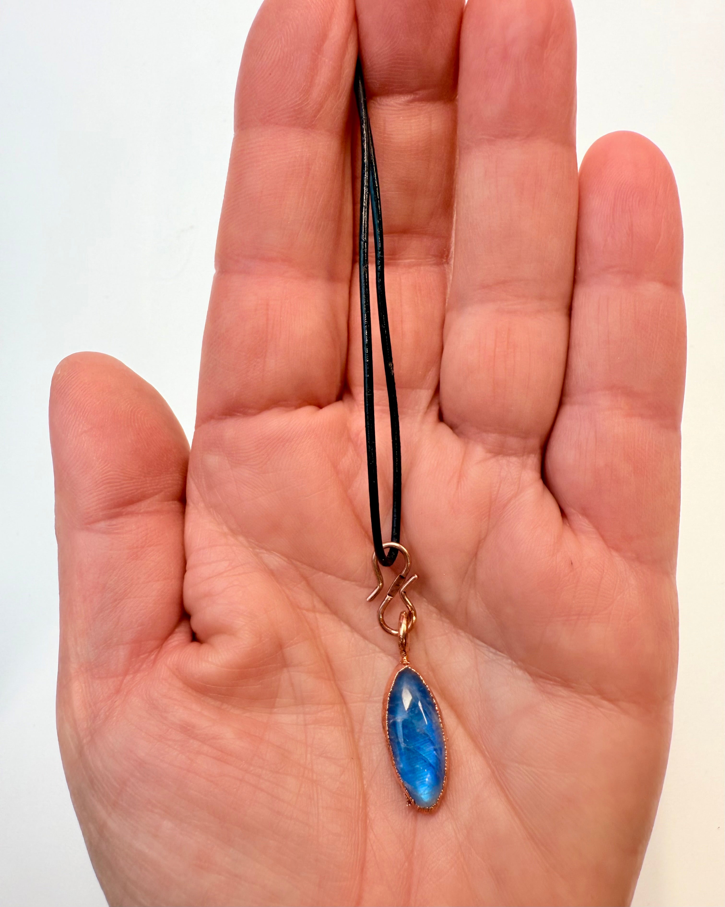 DIN HELLIGE ALLIEREDE - AMULET - UNIKA