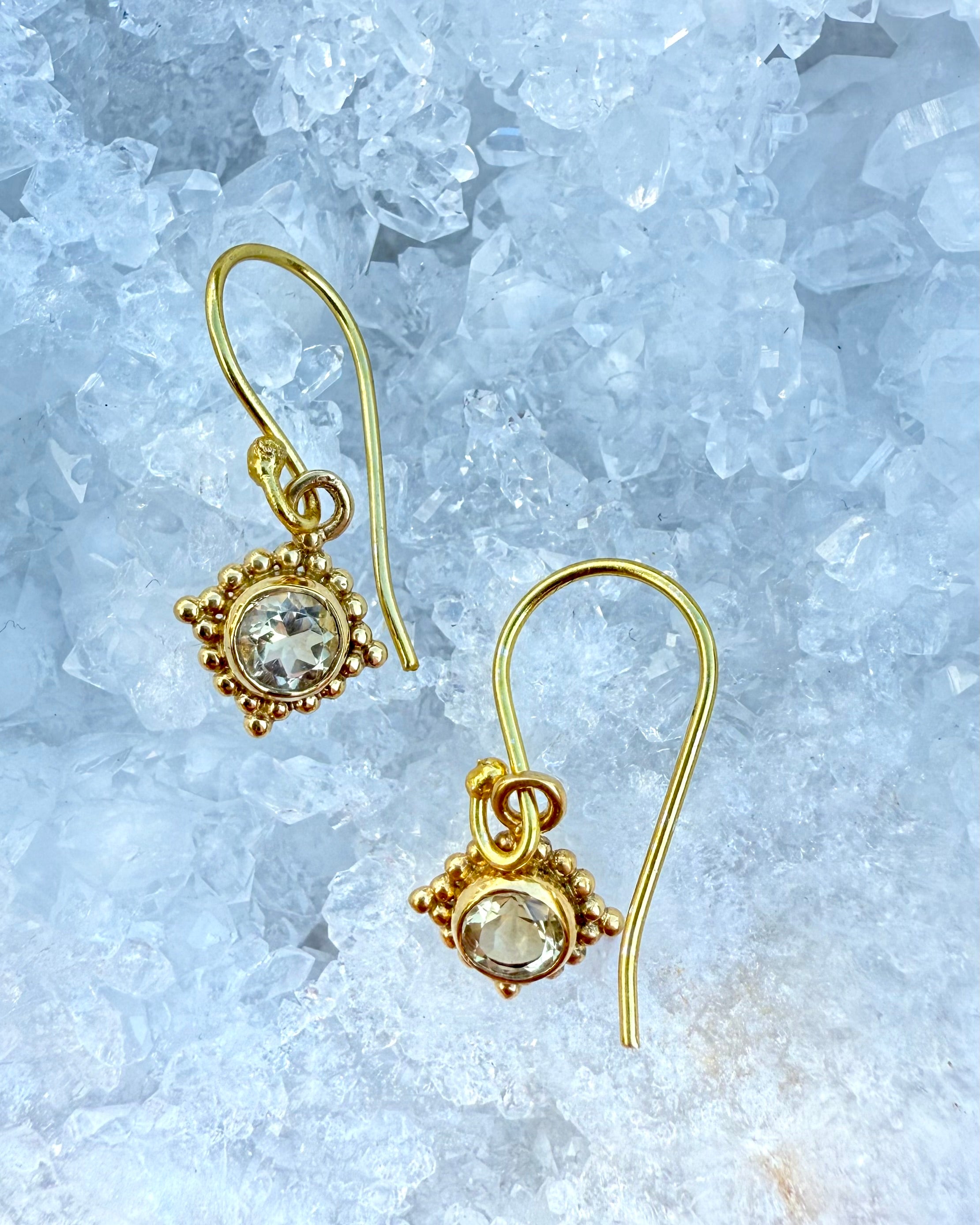 DIVINE CONNECTION - ØRERINGE