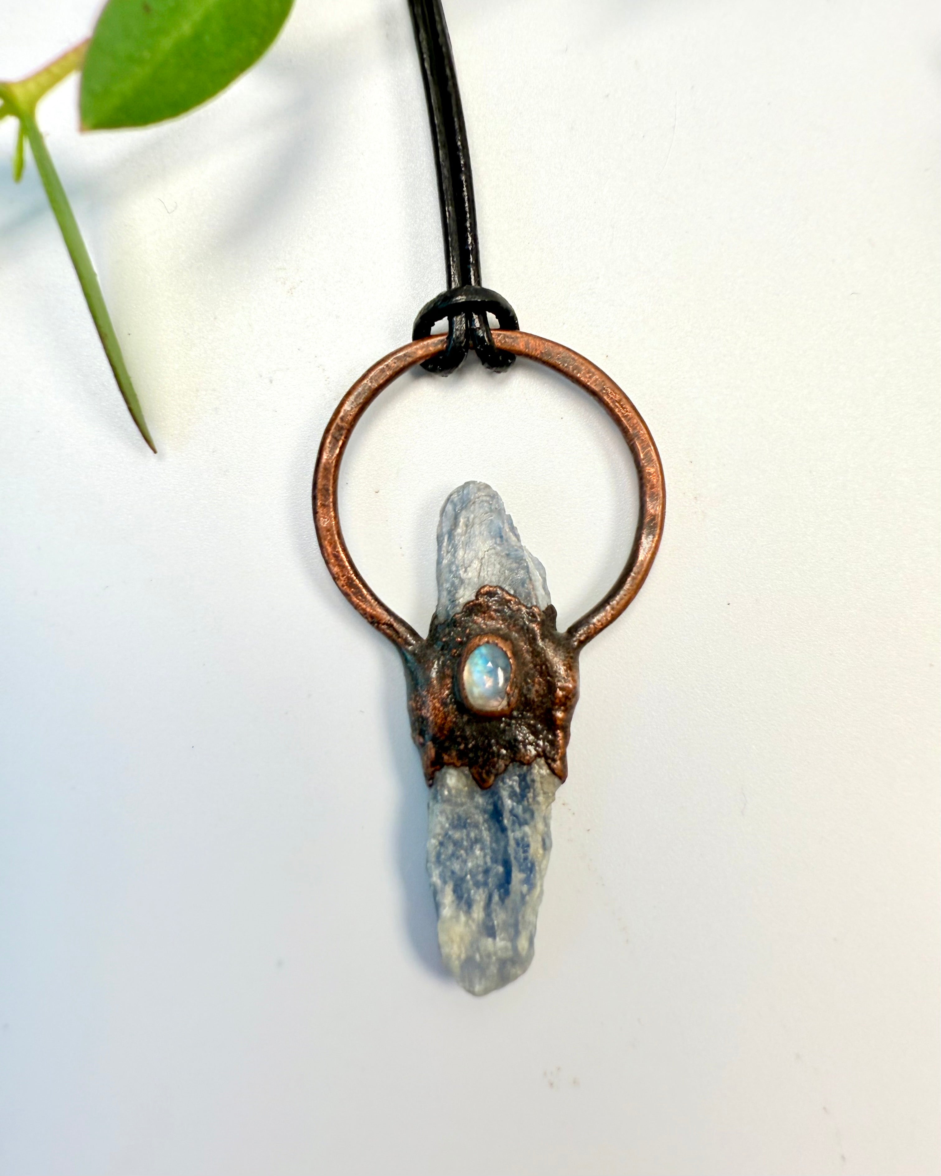 LEVN FRA EN ANDEN TID - AMULET - UNIKA