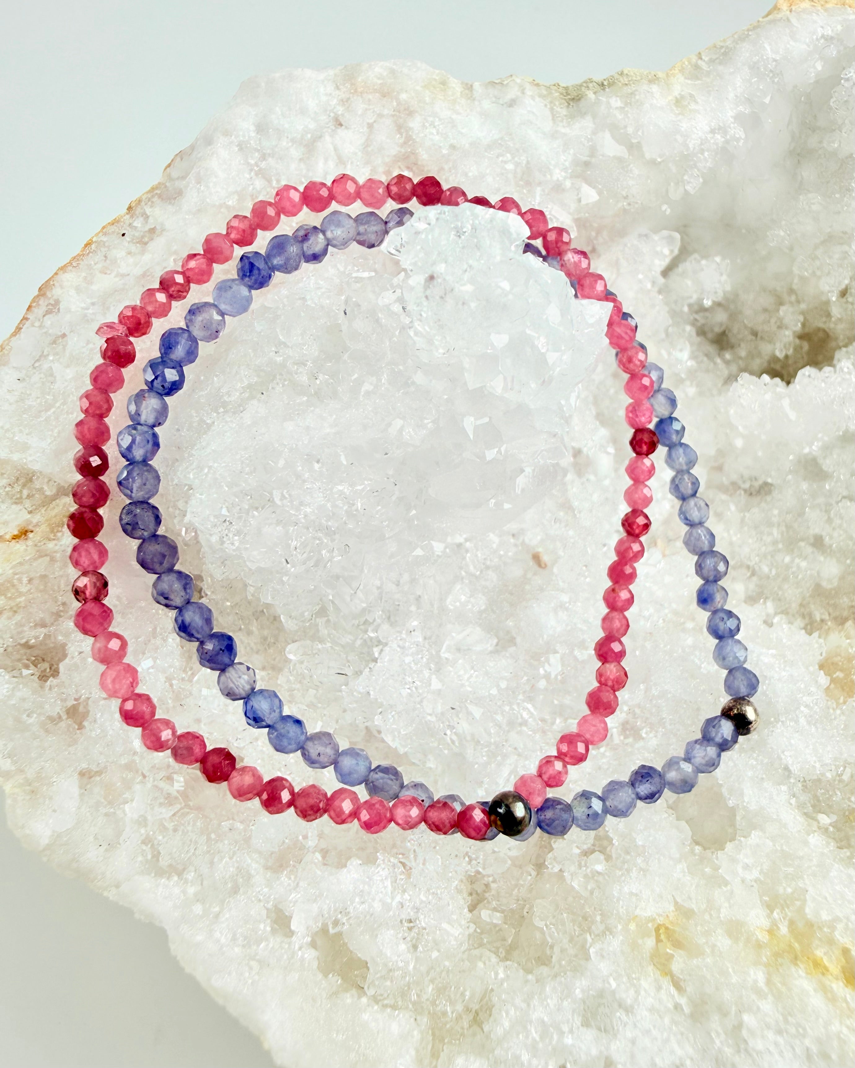 FLOW MELLEM HJERTE OG ORD - ARMBÅND