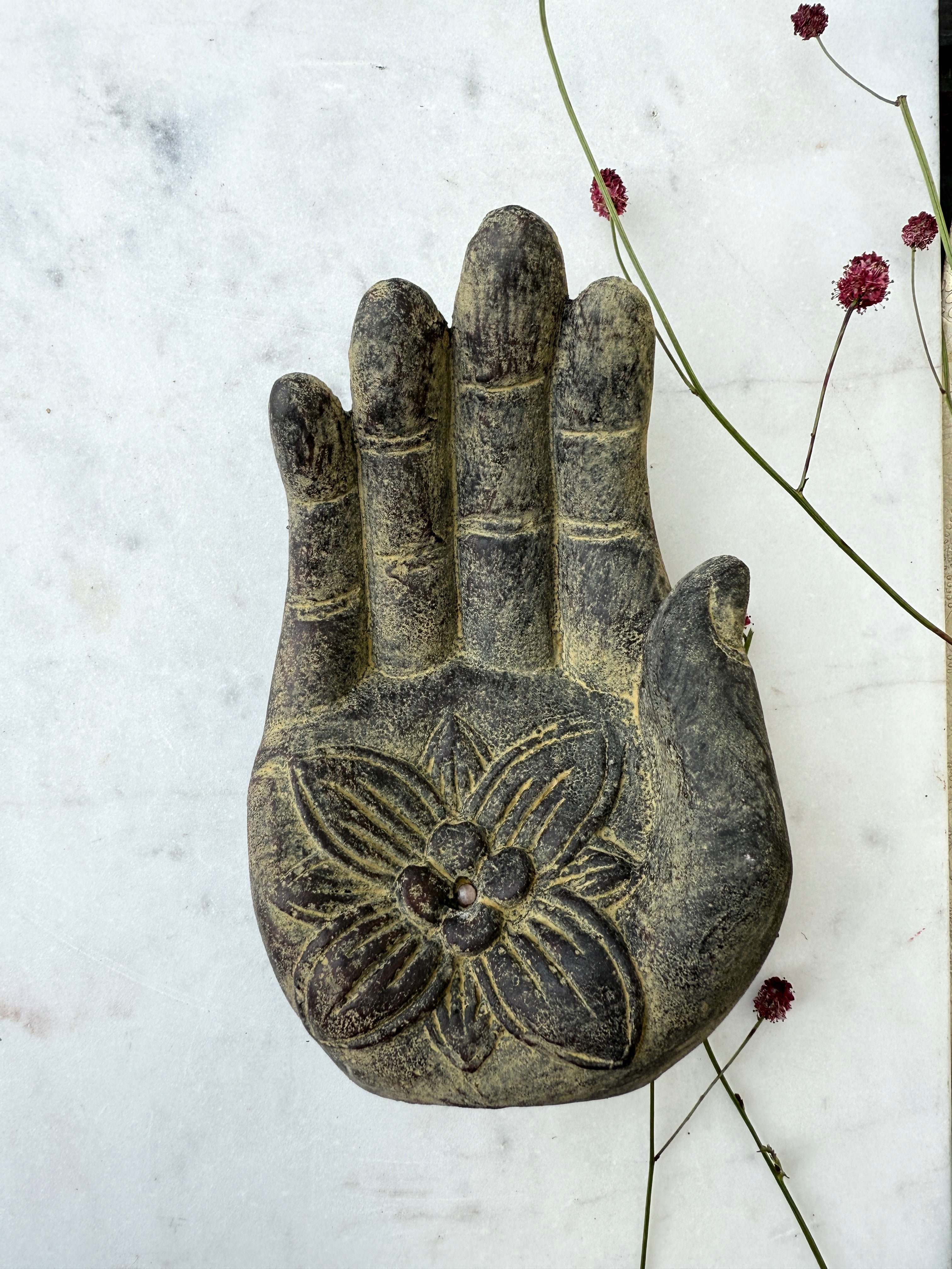 CHAKRAOPTIMERING - HÅND MED KRYSTALLER