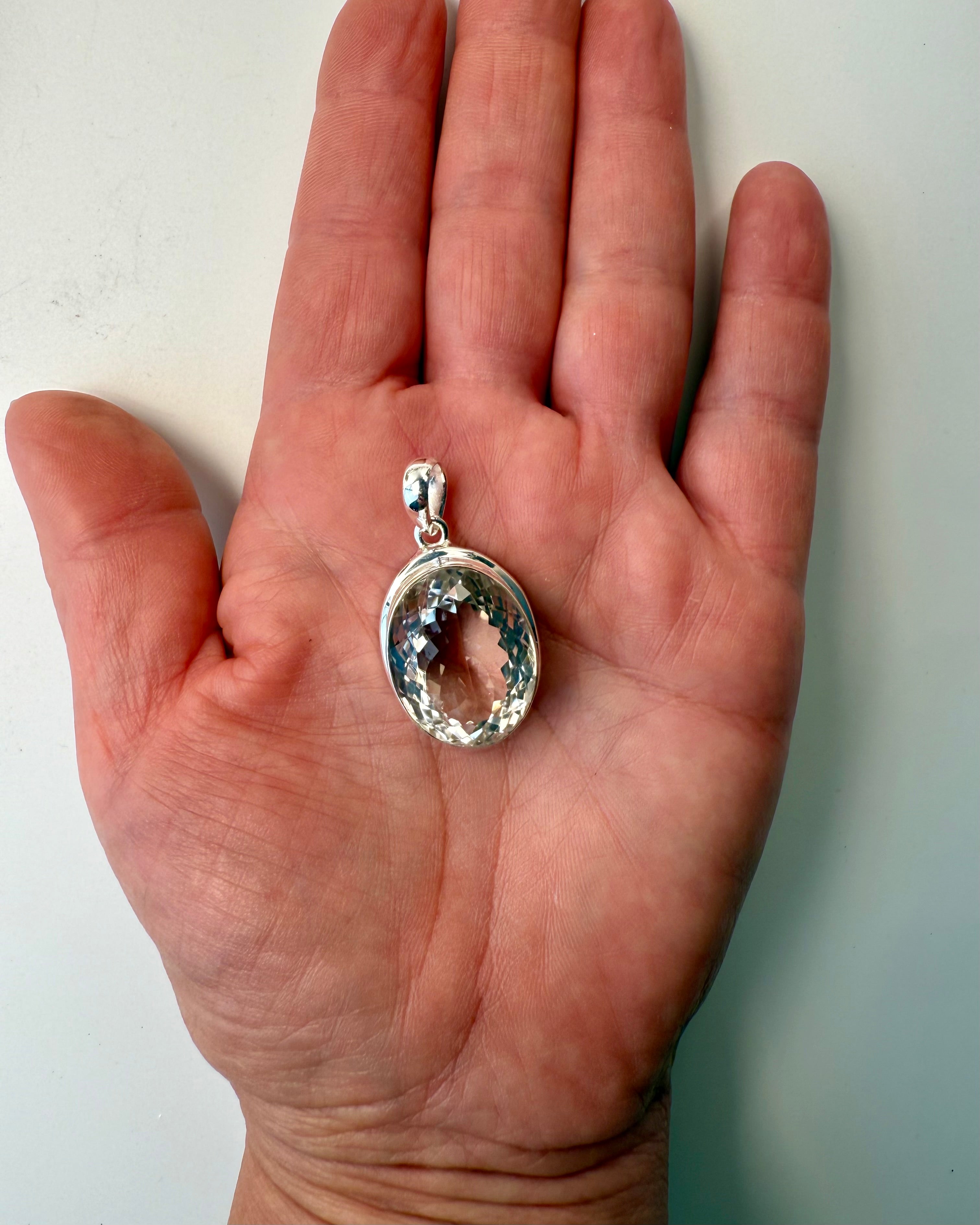 ALLOW THE LIGHT TO EMBRACE YOU - VEDHÆNG - UNIKA