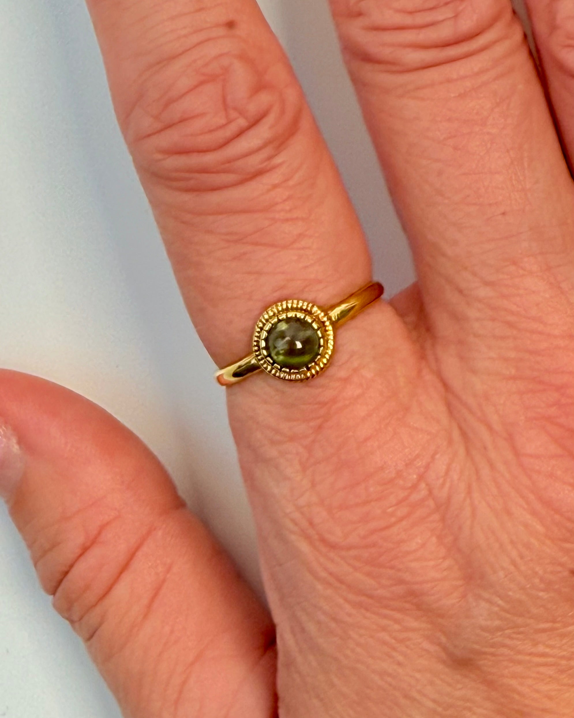 SMARAGDØJET - RING - UNIKA