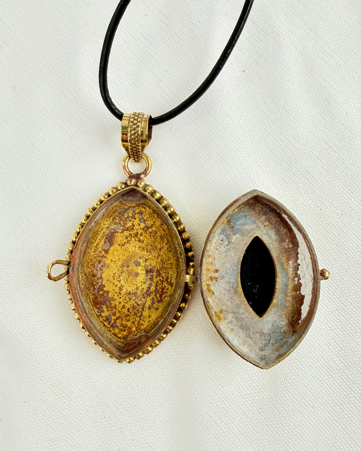 BESTILLING TIL UNIVERSET - AMULET - UNIKA