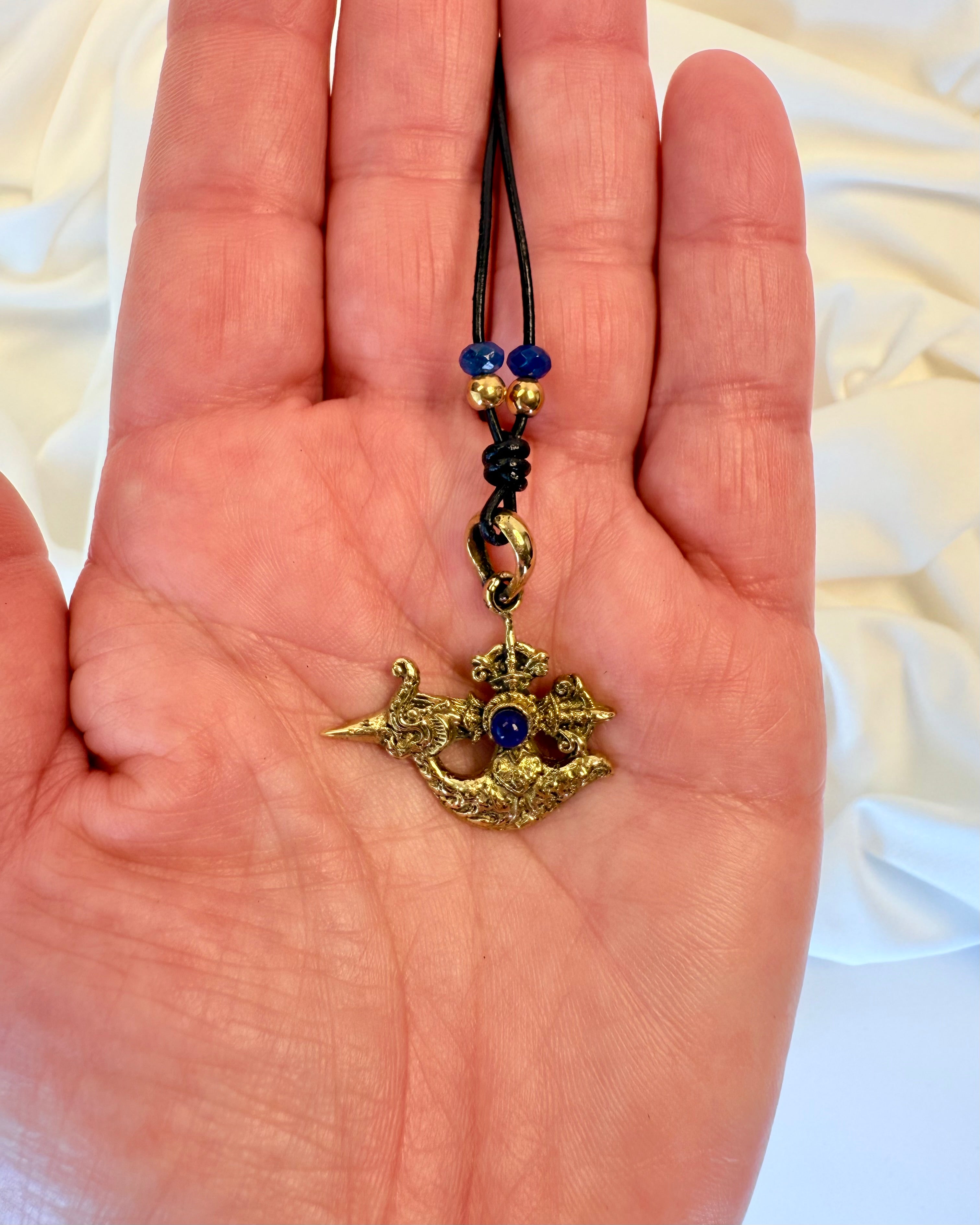 HANDLINGENS MESTER - AMULET - UNIKA