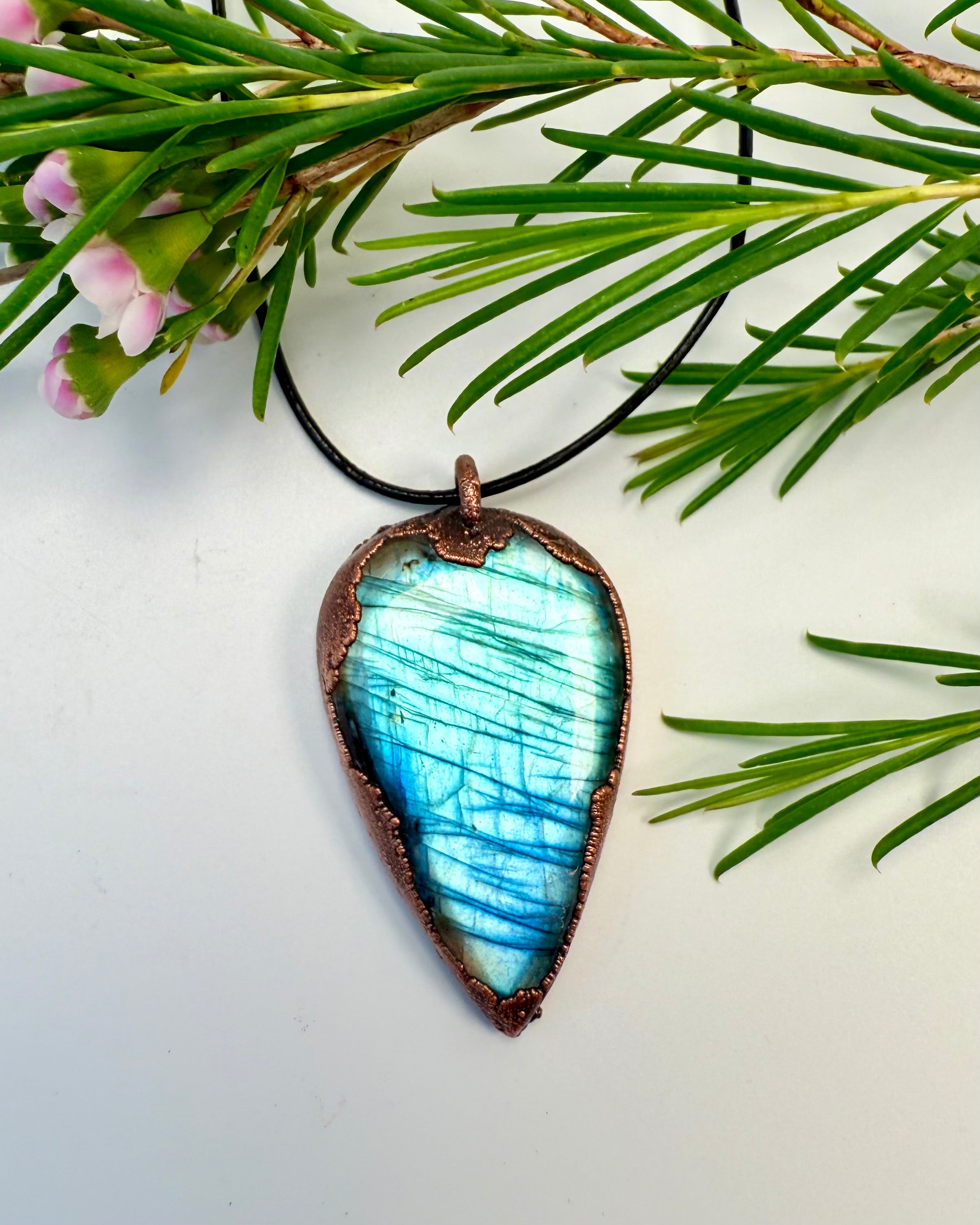 DET SKJULTE SPROG - AMULET - UNIKA