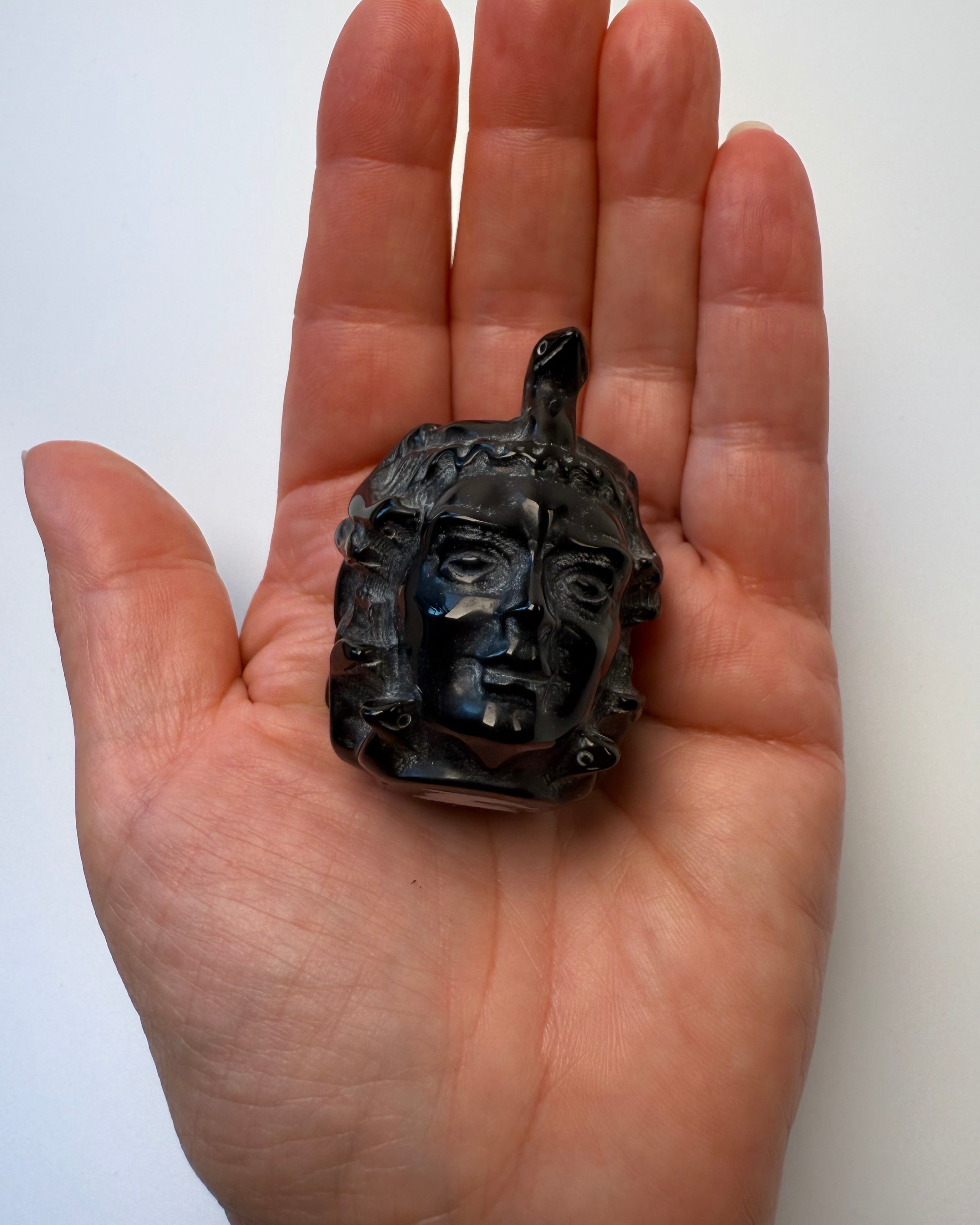 MOD OG KVINDELIG STYRKE - UNIKA