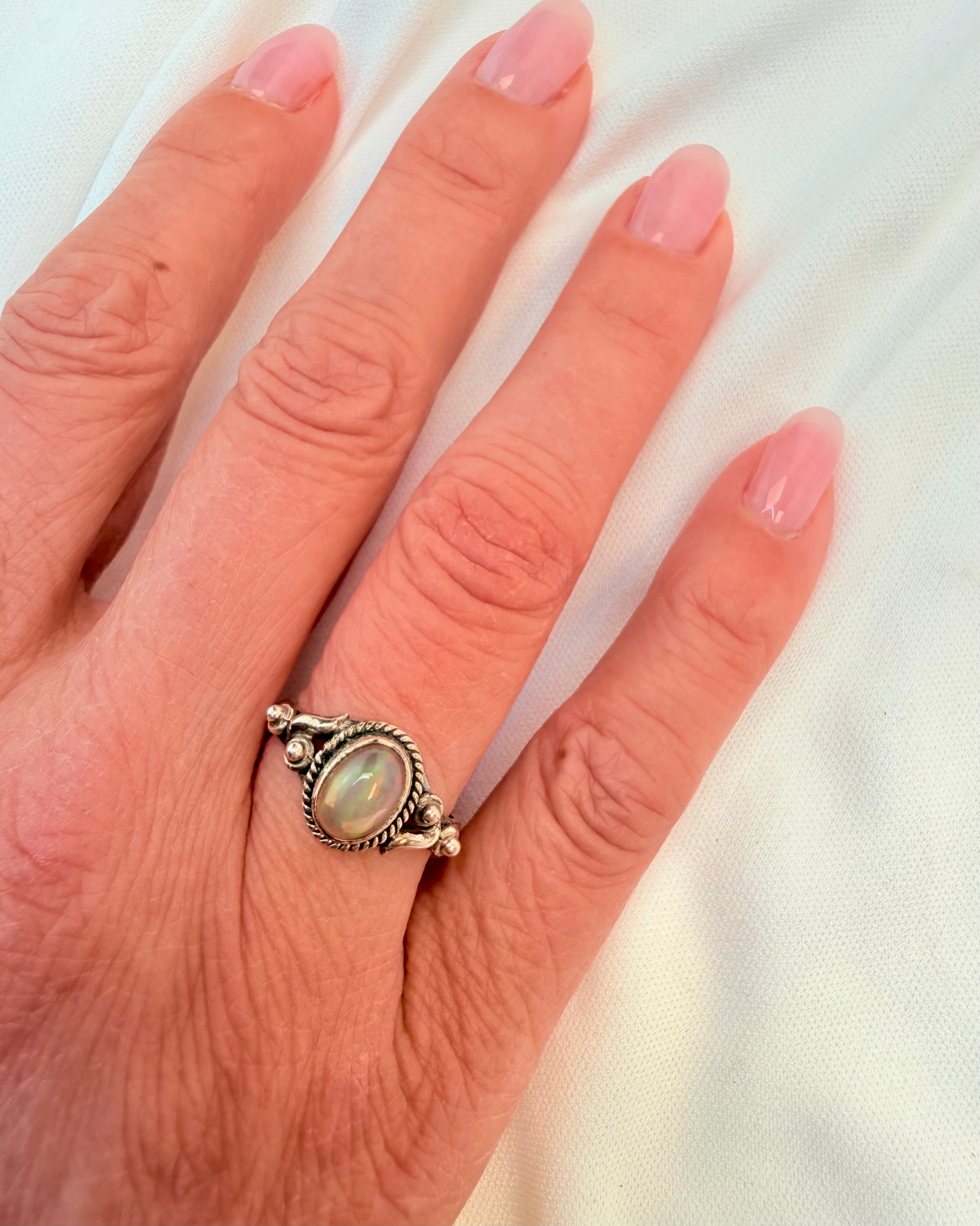 TIDLØS BALANCE - RING - UNIKA