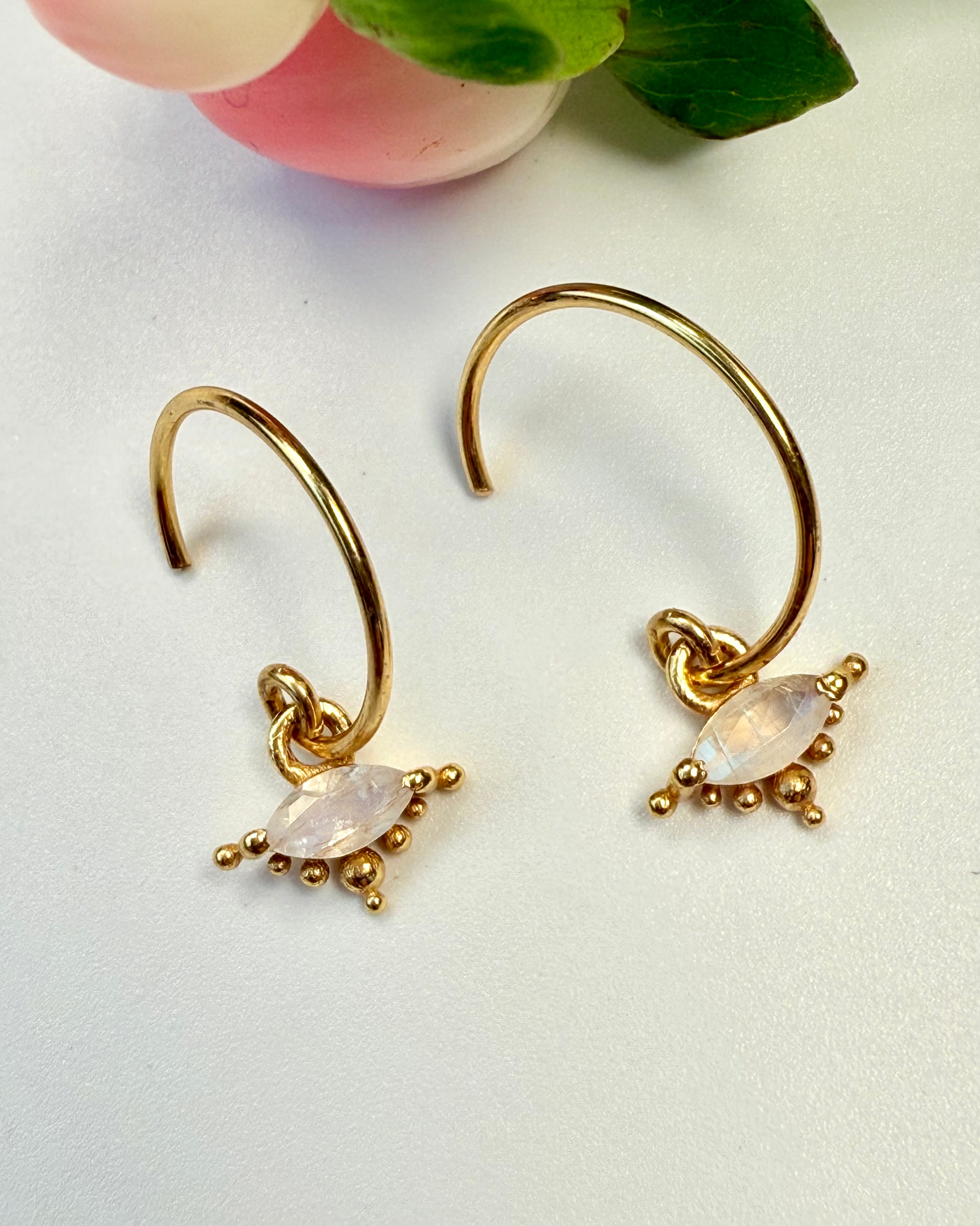 LYSENDE 3. ØJE - ØRERINGE - UNIKA