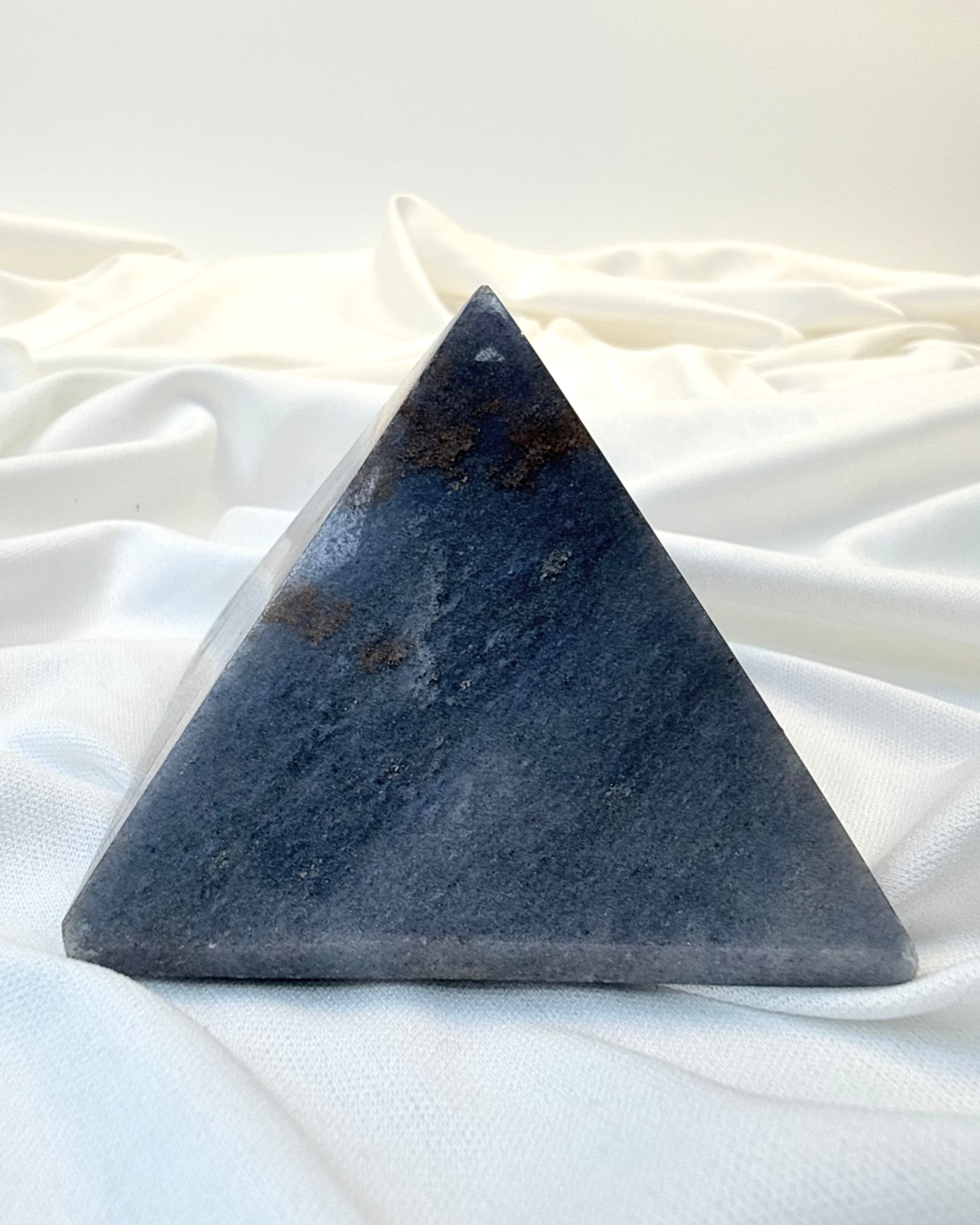 PENGEMANIFESTATION - PYRAMIDE - UNIKA