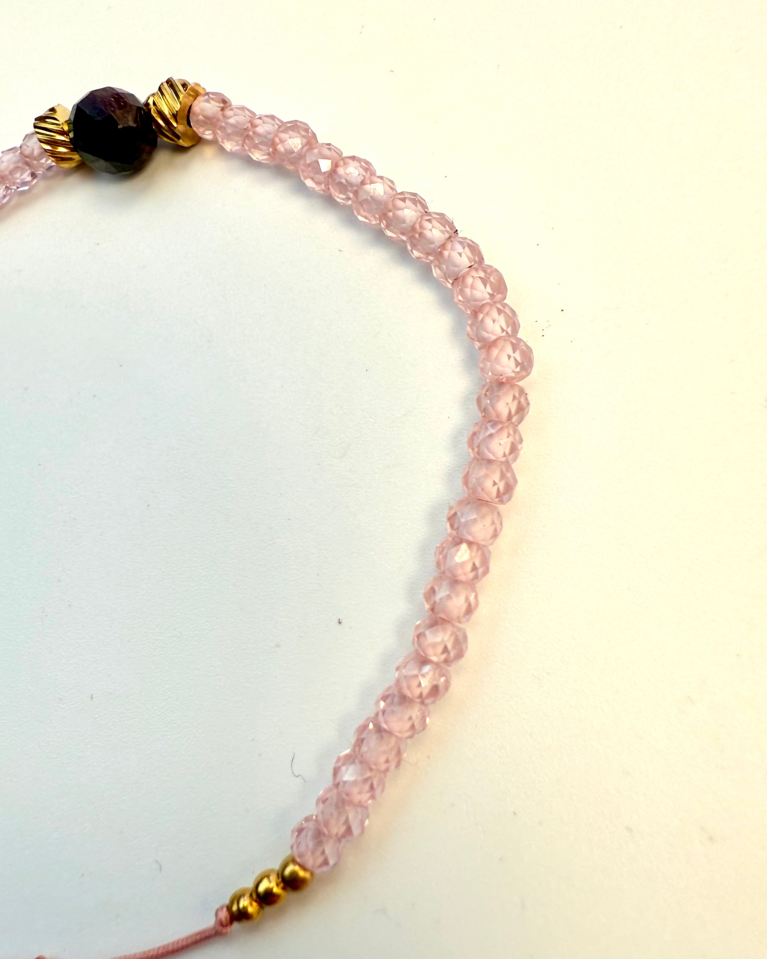 ESSENSEN AF FEMININ FORBINDELSE - ARMBÅND