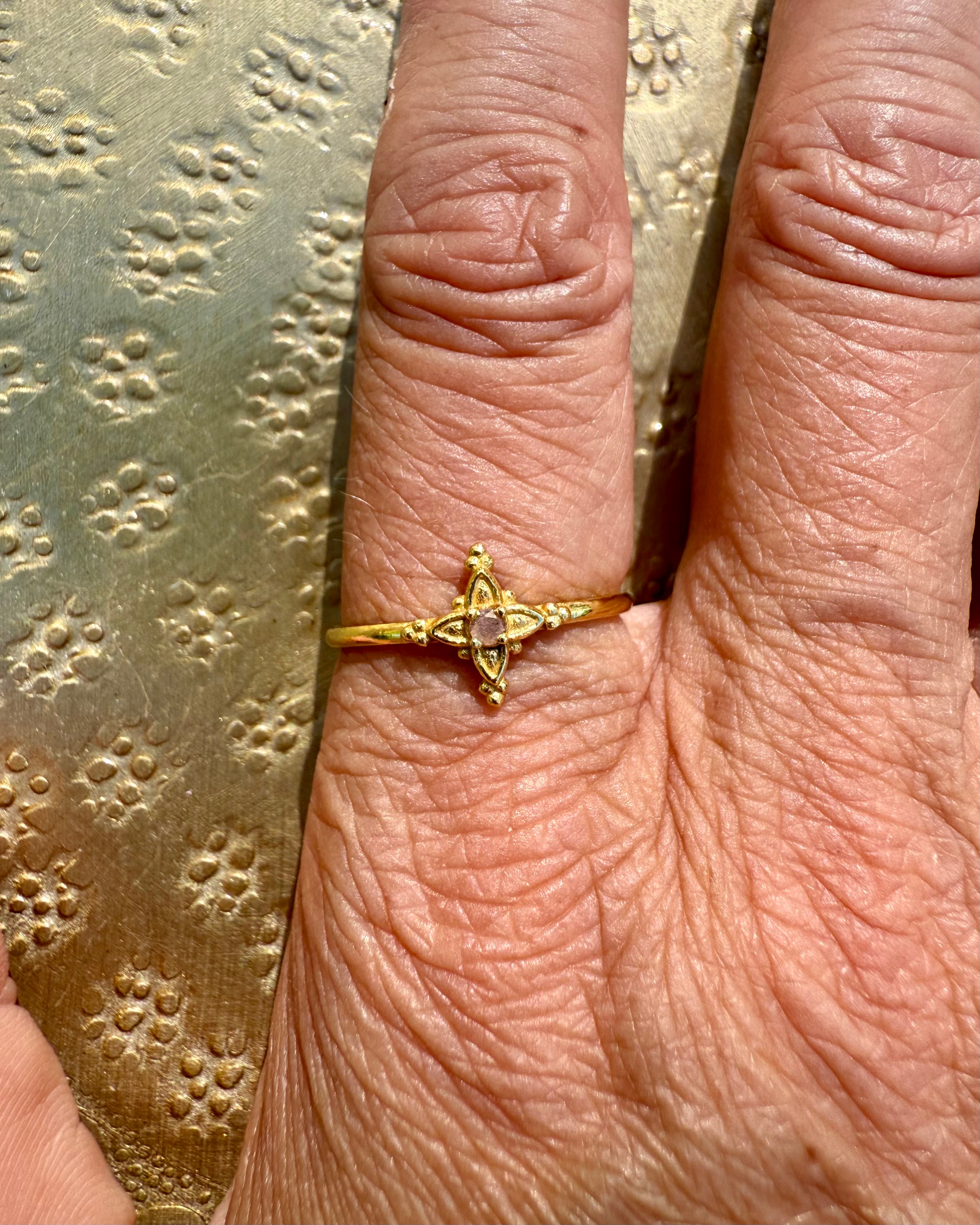 TRYGHED OG RENHED - RING - UNIKA