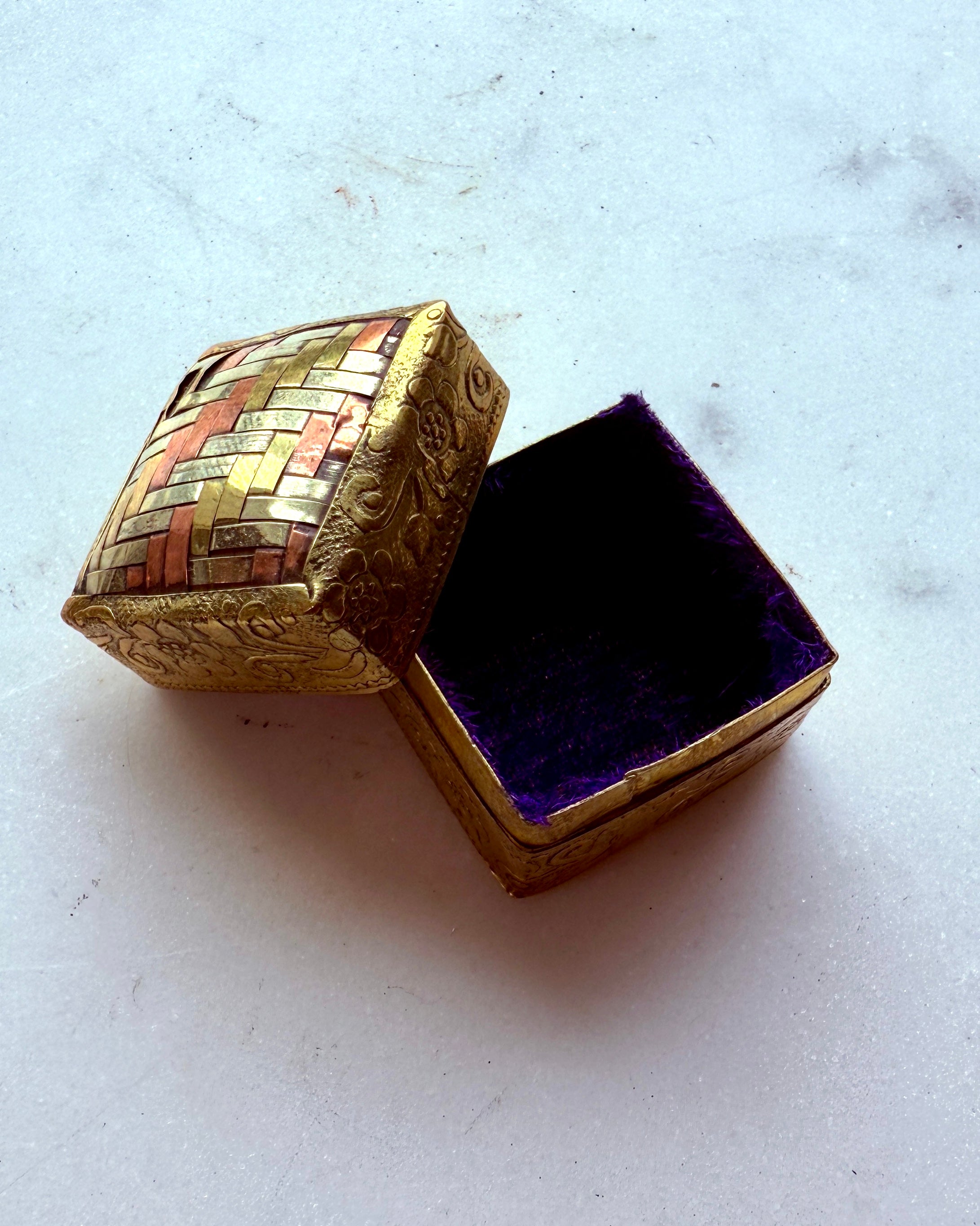 MY TREASURE - ÆSKE m krystalkugle