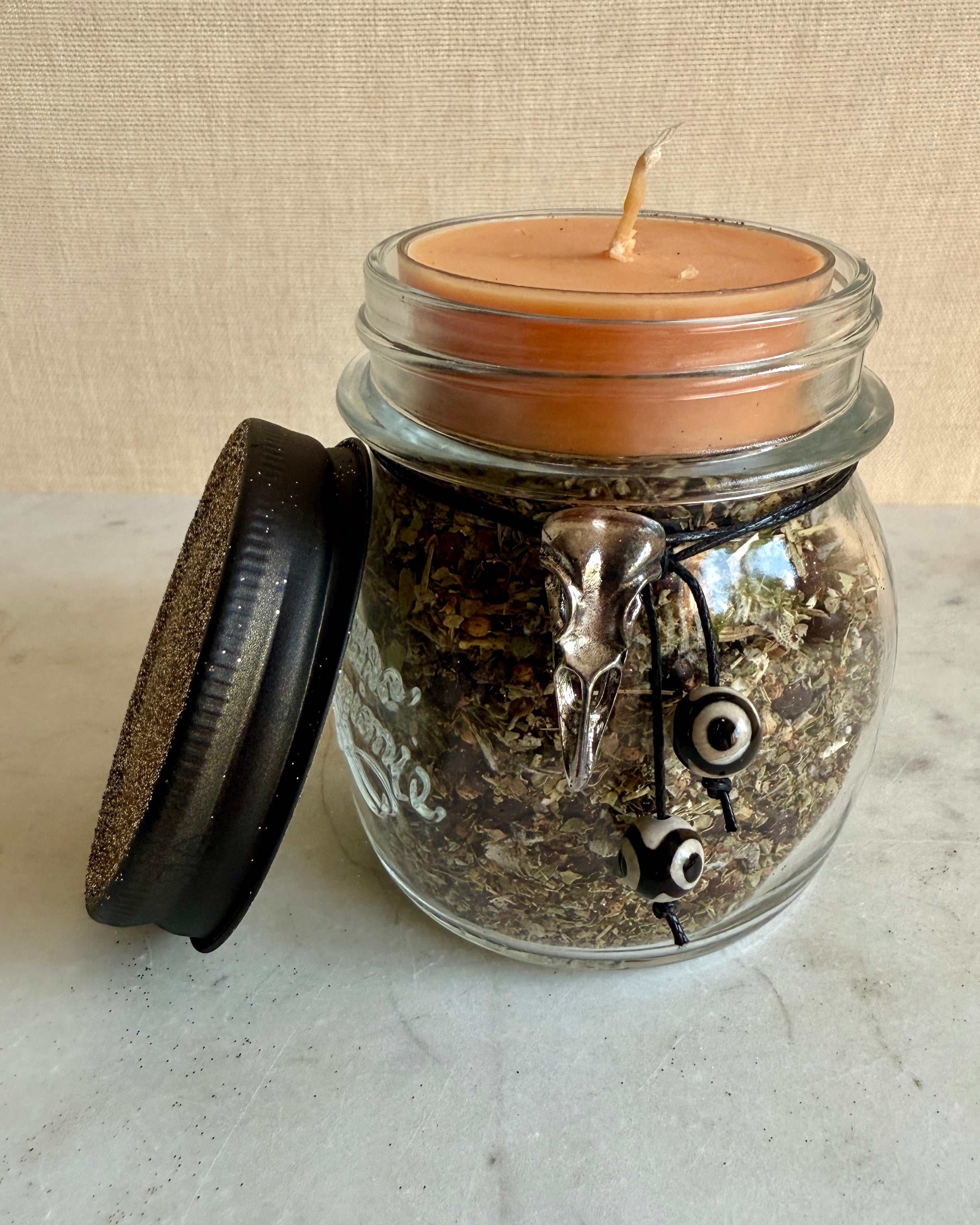 SVARENES DOMÆNE - HEKSENS URNE