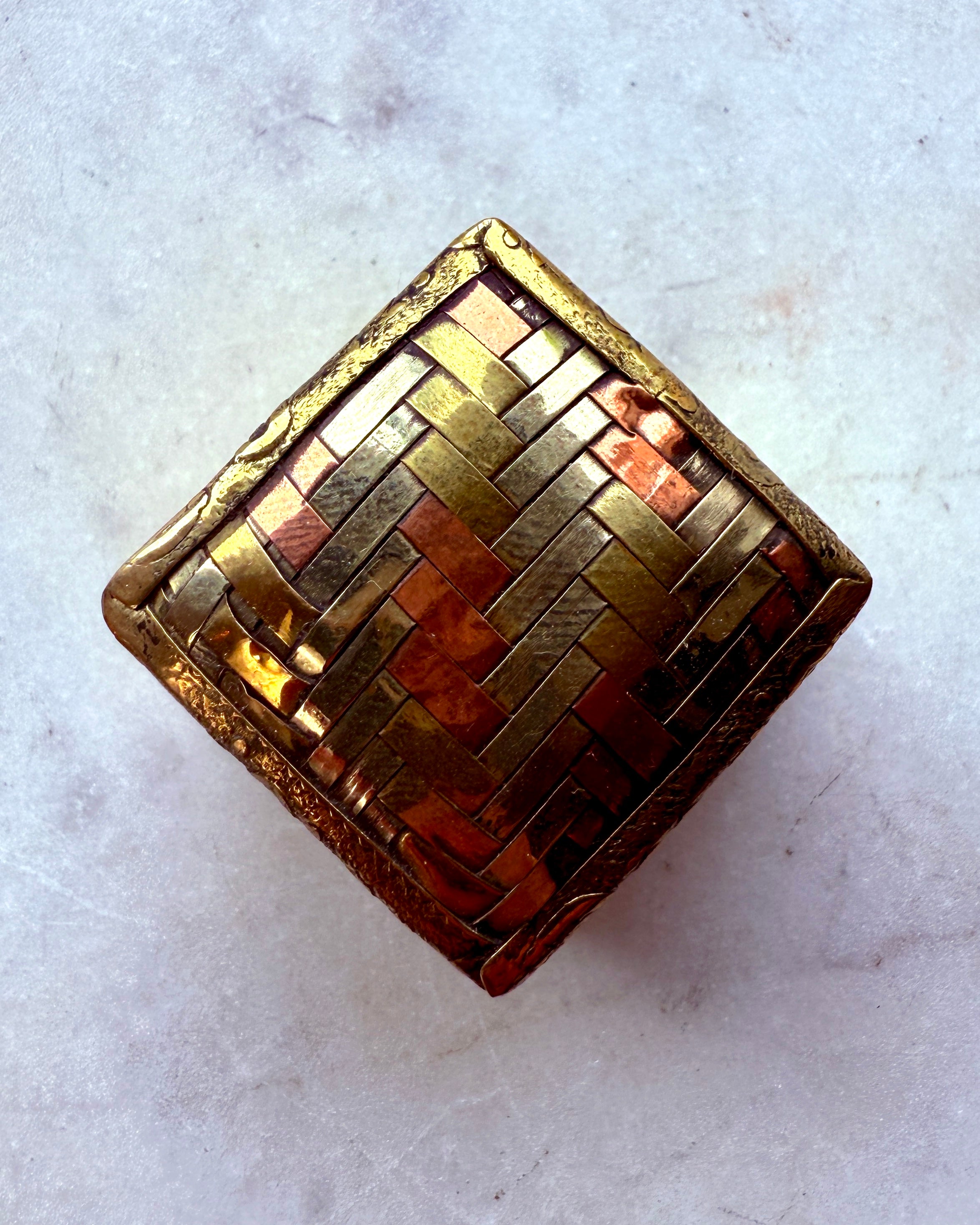 MY TREASURE - ÆSKE m krystalkugle