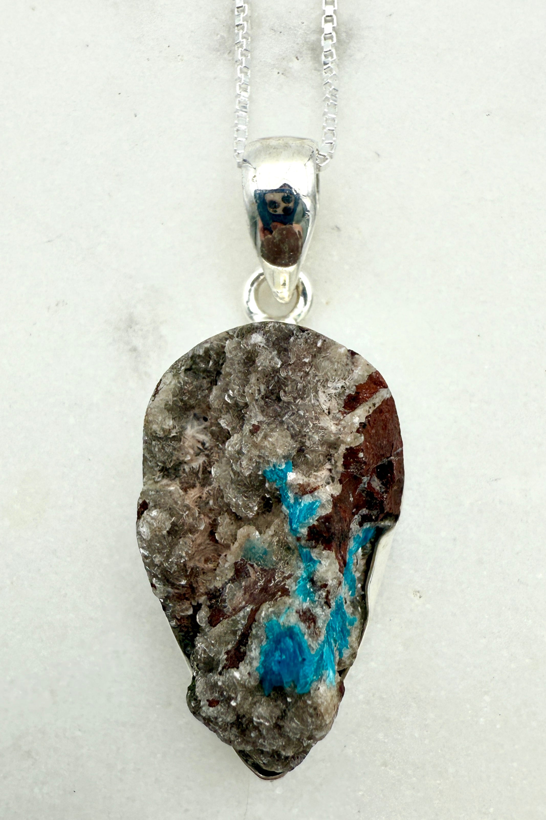 AT FINDE HJEM - AMULET - UNIKA