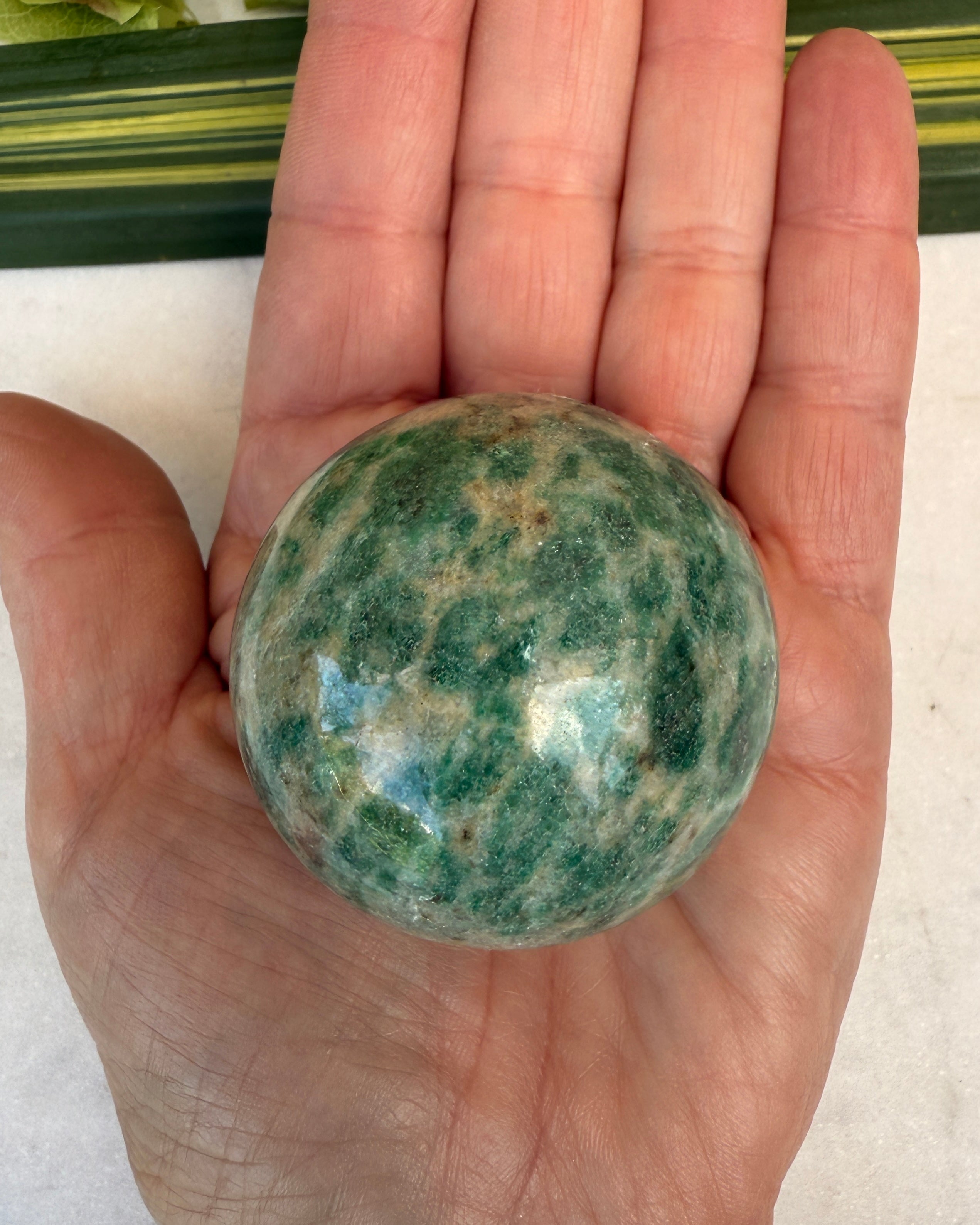 AT TURDE KIGGE INDAD - KRYSTALKUGLE